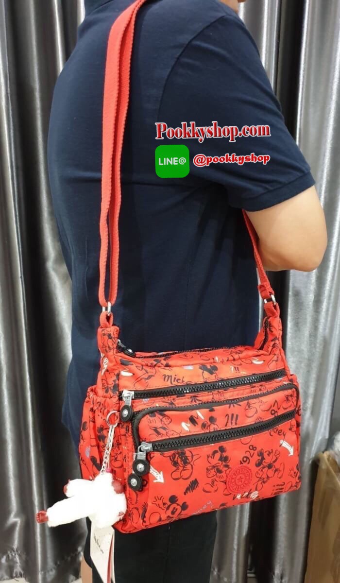 พร้อมส่ง KIPLING CROSSBODY BAG กระเป๋าสะพายพิมพ์ลายมิกกี้สีสันสดใส จุดเด่นมีช่องซิปหลายช่อง จุของได้เยอะและเป็นสัดส่วน มาพร้อมกับสายสะพายที่สามารถปรับระดับได้ จะสะพายข้างหรือสะพายแบบเฉียงก็ดูดีนะคะ รุ่นนี้ขอแนะนำเลยค่าาา
