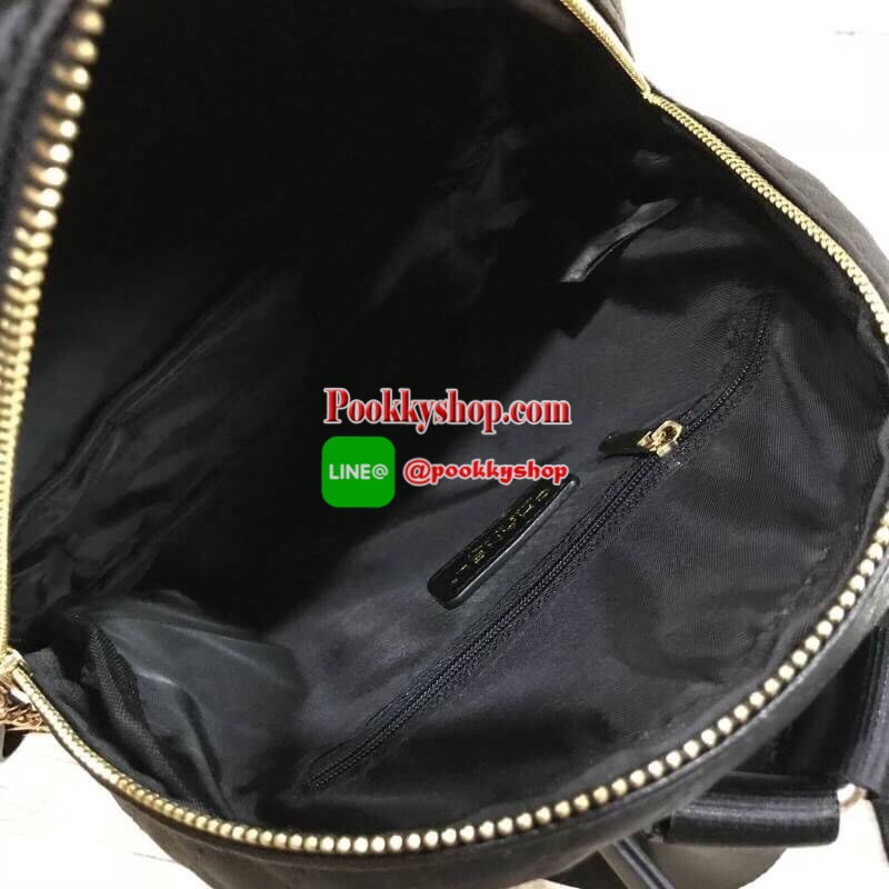 พร้อมส่งไอเท็มขายดี! NEW ARRIVAL! Chanel Backpack VIP Gift With Purchase (GWP) กระเป๋าสะพายเป้ Limited Edition พรีเมี่ยมกิ้ฟจาก Chanel Perfume Counter ขนาดใหญ่กำลังดี น้ำหนักเบา วัสดุหนังลายตารางด้านหน้าปักโลโก้แบรนด์หรู เปิดปิดด้วยซิปสะดวกใช้ หัวซิปแบรนด