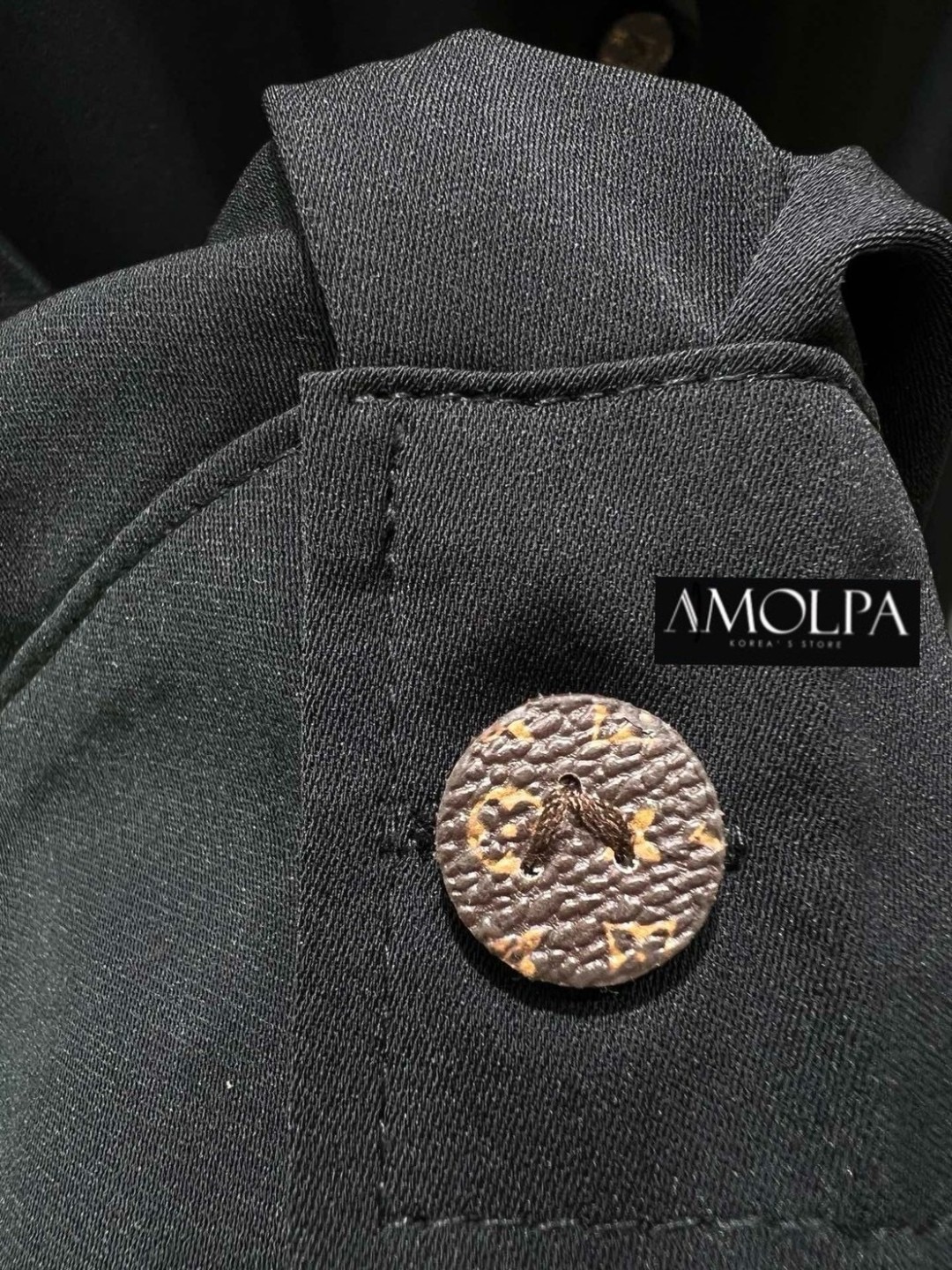 DRESS LOUIS VUITTON แต่งอะไหล่Monogramหนังน้ำตาล สวยหรู แต่งชาระย้า ผ้าดีสุดดดดดดดด ส๊วยยม๊ากกก น่ารักเข้ากันได้ดี๊ ได้ดี สุดฮฮิตตตต น่ารักกกมากกกกกก อย่างดี หนานุ่ม และเย็นๆ ห้ามพลาดเลยน๊า