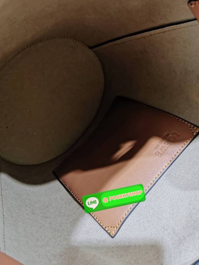 ✴️พร้อมส่งความสวย!✴️ NEW IN! LOEWE CROSSBODY BUCKET BAG GIFT WITH PURCHASE (GWP) กระเป๋าถือหรือสะพายพรีเมี่ยมกิ๊ฟ Limited Edition จาก LOEWE PERFUME DUTYFREE COUNTER วัสดุ Canvas & Leather calfskin ขนาดกำลังดี น้ำหนักเบา ภายในโล่งกว้างและจุ ส