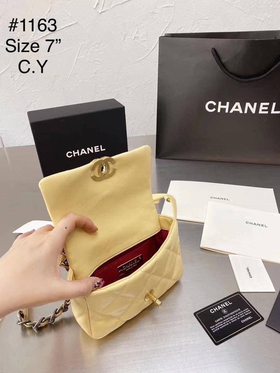 มาอีกรอบละจร้าาา รุ่นใหม่ล่าสุดตอนนี้ ต้องยกให้รุ่นนี้เลย เจ้าแม่แฟชั่นดาราเซเลป ยังเลือกใช้ ดังเปรี้งปร้าง สวยสง่าน่าใช้จริงๆ บอกเลยงานดีทำออกมาได้เหมือนต้นแบบจริงๆนุ่มมากๆๆ รุ่นนี้คาดเอวคาดอกก็ได้ เลือกสวยได้ตามใจชอบเลย งานสวย