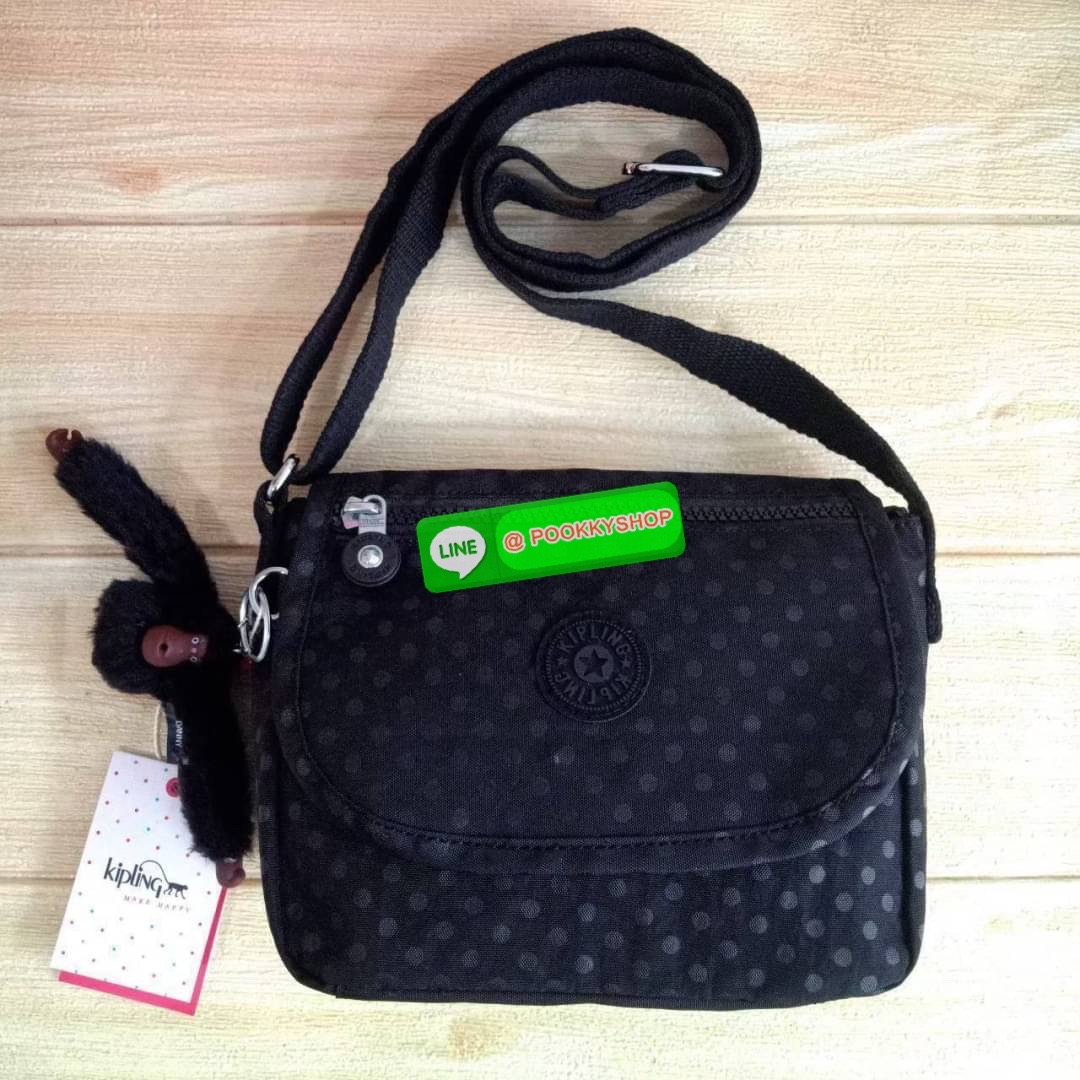 KIPLING SABIAN CROSSBODY MINI BAG กระเป๋าสะพายข้าง วัสดุ Nylon & Polyester 100% ขนาดเล็กกำลังน่ารัก เปิด-ปิดด้วยฝาปิดกระดุมแม่เหล็กและซิปแบรนด์ ด้านในมีแท็กแบรนด์