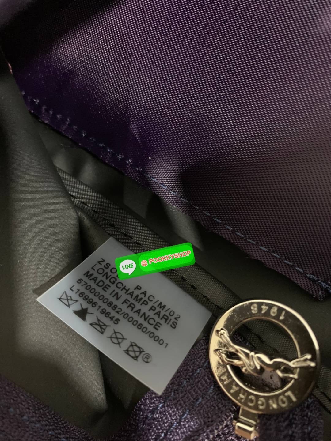 💕Longchamp LE PLIAGE Club Backpack พบกับอีกหนึ่งสไตล์ของLongchamp ที่เป็นรุ่นยอดนิยมอีกรุ่น สำหรับสาวแฟชั่นหัวทันสมัย เติมความพิเศษให้กับลุคด้วย ยังมีสีให้เลือกเยอะเรียกได้ว่าชอบสีโทนไหน ชอบแต่งตัวสไตล์ไหนก็เอาไปแมทช์กันได้เลย เป็นกระเป๋าเป้ในไม่ก