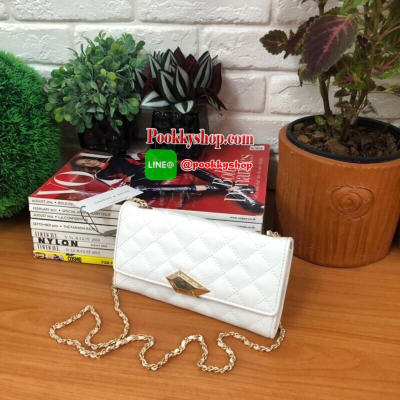 Charles&Keith Quilted Chain Wallet กระเป๋าสตางค์ใบยาว วัสดุลายหนังคาเวียร์ เปิด-ปิดด้วยตัวกดล๊อก ด้านในมีช่องซิปใส่เหรียญ ช่องใส่บัตร ช่องใส่ธนบัตร ใส่ iphone7+ได้ มาพร้อมสายยาว 102 cm.สามารถถอดสายออกได้ (ปรับสายไม่ได้)