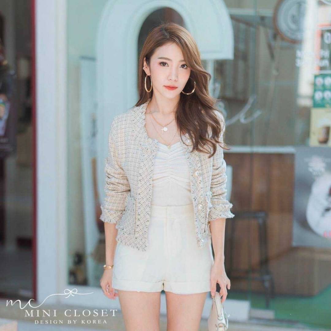 🌵Lady Sweet Blazer🌵 เรียบๆ ใส่ดูดี ใส่ได้ตลอด บอกเลยห้ามพลาดรุ่นนี้ กับเสื้อคลุมผ้าTweed ผ้าลายตารางเล็ก มีซับในเย็บกลับทั้งตัว กระเป๋าหน้า แมตช์ง่ายค่ะ