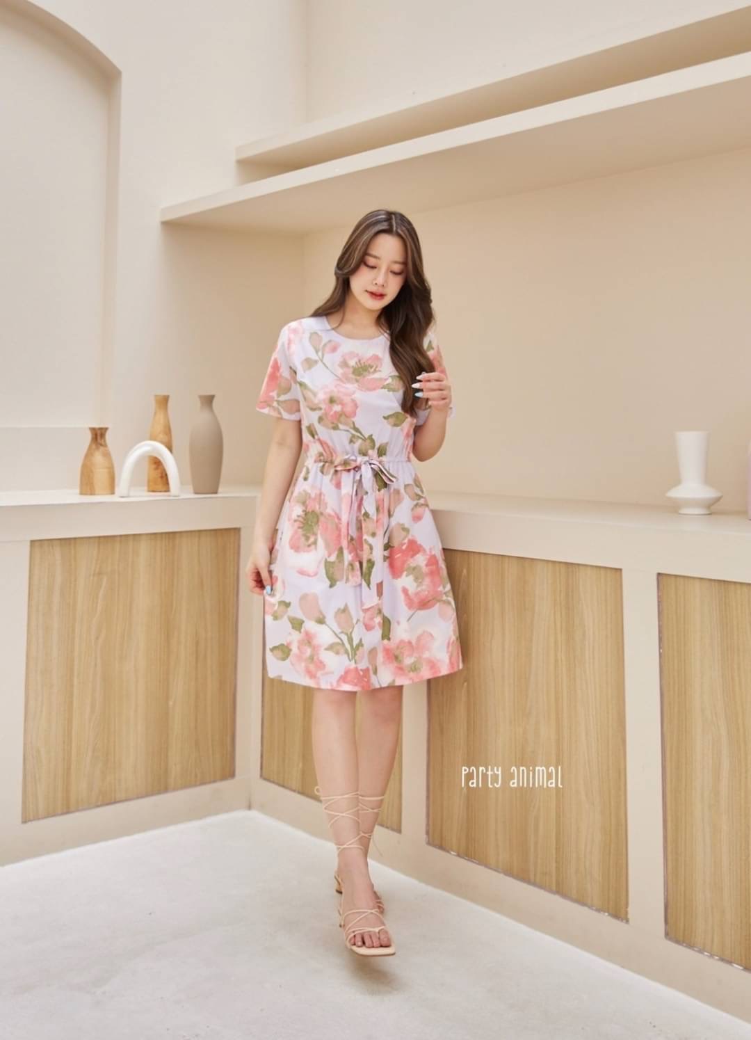 🌻🌸🪸ลายดอกไม้คิ้วท์ๆค้าา🥰🥰เดรสคอกลมแขนสั้นทรงกระโปรงเอบานเล็กน้อย เอวยืด เนื้อผ้าคอตตอน 100% ลายน่ารักค้าา มีซับในกระโปรง มีกระเป๋าล้วงข้างค่ะ 3ลาย