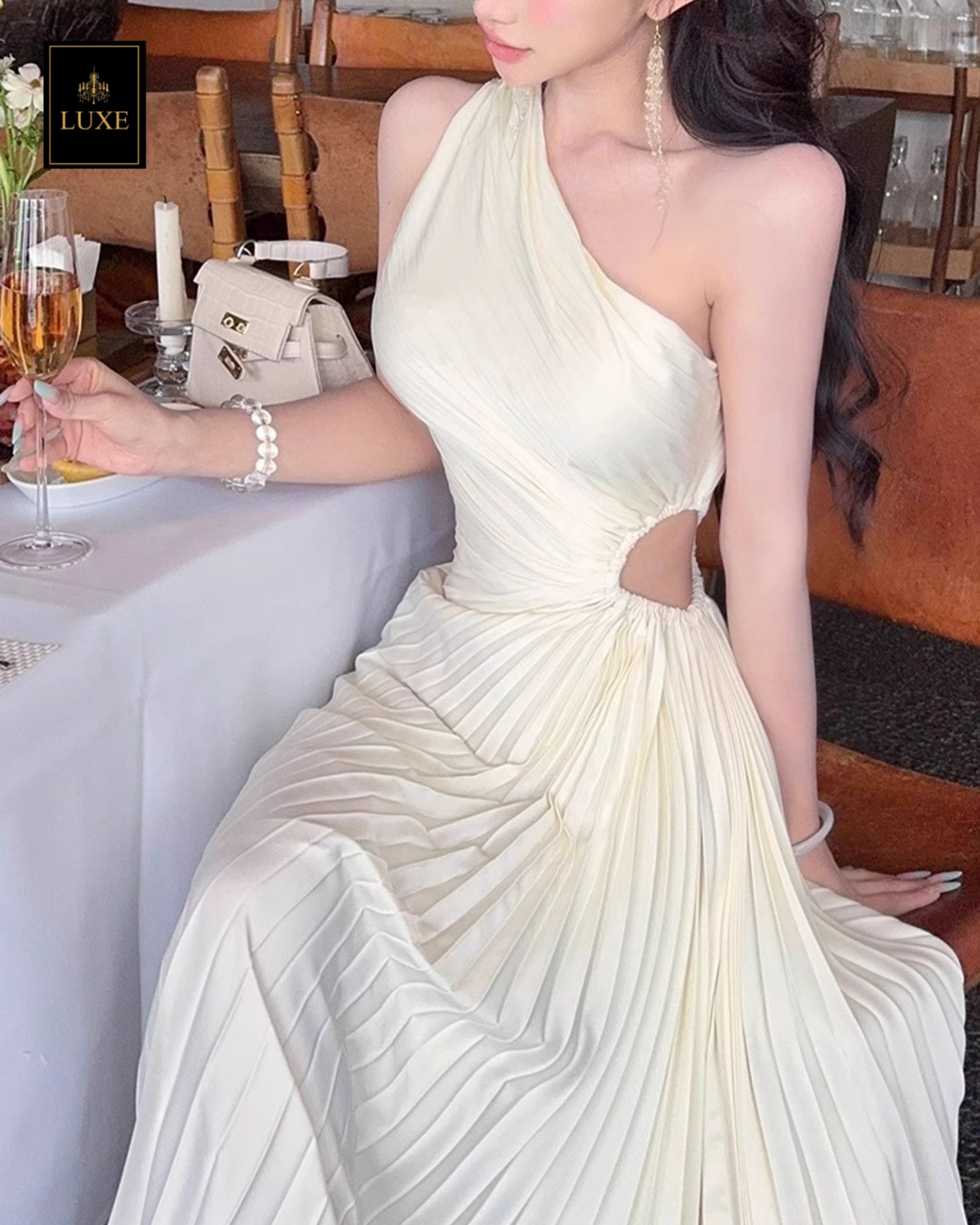 เดรสแฟชั่น เดรสเสื้อไหล่เดียว กระโปรงยาวชายเฉลียง อัดพลีททั้งตัว