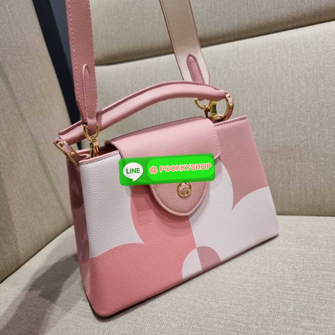 NEW IN!! LV capucines top handle วีไอพีพรีเมี่ยมกิ๊ฟจากเคาน์เตอร์ ที่สุดของความสวยในราคาเบาๆ กระเป๋าถือสุดหรู ดีไซน์ทรงคลาสสิค พร้อมลวดลายหรูหรา มาพร้อมหูจับในตัว ด้วยรูปทรงวินเทจและวัสดุหนังลูกวัว สัมผัสดี ขับผิว ทำให้ไอเท็มนี้สะกดทุกสายตาจริงๆ และยังมีล