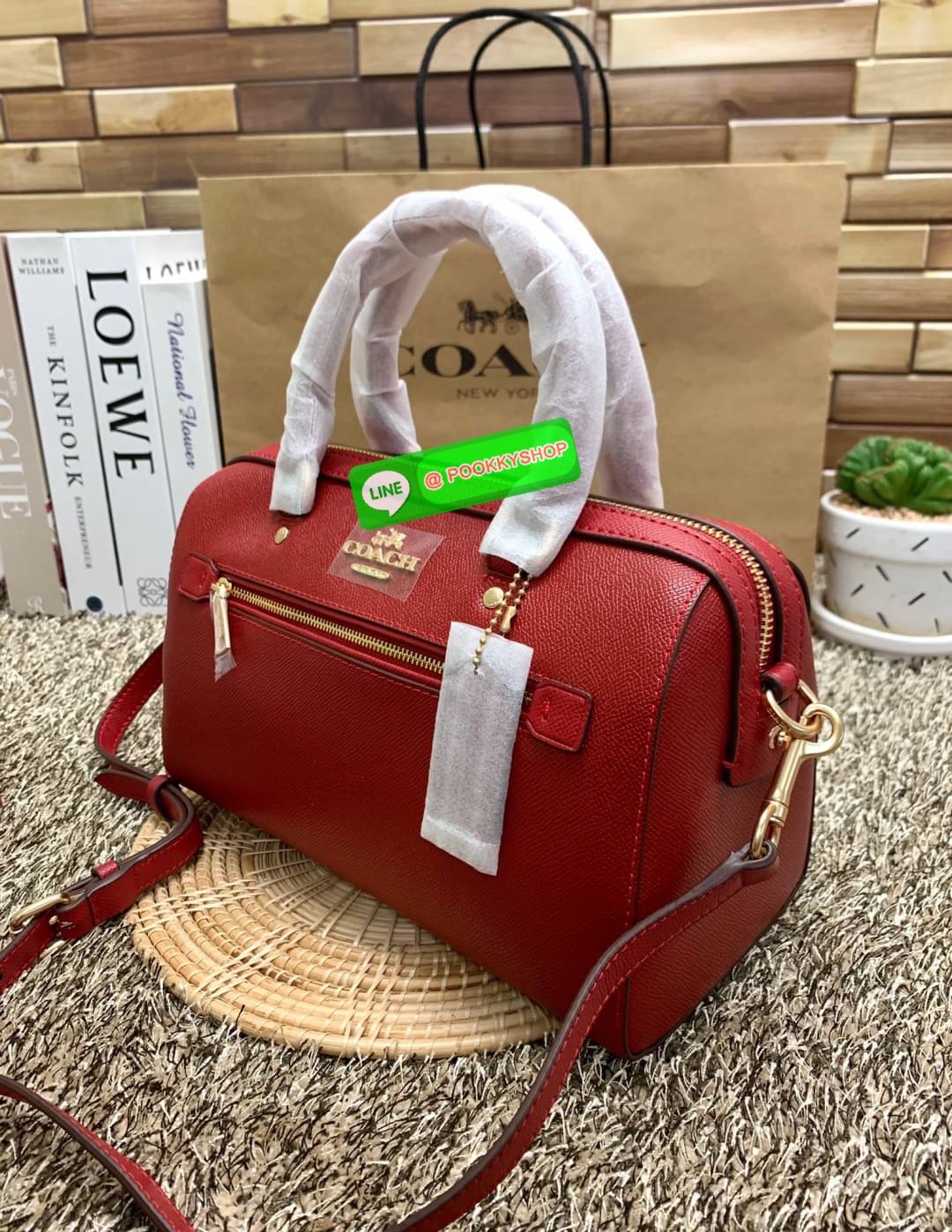 New in!! เข้าแล้วสีที่สาวๆรอคอยกันมานาน ห้ามพลาด COACH ROWAN SATCHEL ((79946)) พร้อมส่ง สิ้นสุดการรอคอย ห้า พลาดค่า! กระเป๋าหิ้ว//คล้องมือ//สะพายข้างได้ หนังแท้ลายหนังสวย ทรงสวย หรูดูผู้ดีมาแต่ไกลเลยค่าา ด้านหน้ามีช่องซิปให้ใส่ของจุกจิก ปากกระเป๋าแบบซิป ภ
