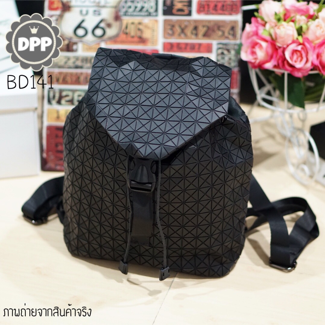 BD141 พร้อมส่ง กระเป๋าเป้ สไตล์ BAOBAO ขนาดกระทัดรัดน่ารัก ทรงขนมจีบ เปิดปิด2ชั้น ด้านในเป็นหูรูดอีกชั้น แบบดีไซน์รุ่นนี้ออกแนวน่ารักมากเลยคะ ทรงสวย ใส่ของได้เยอะ สามารถสะพายไปได้ทุกที่ ทุกเวลา มีไว้ก็อุ่นใจจ๊ะ