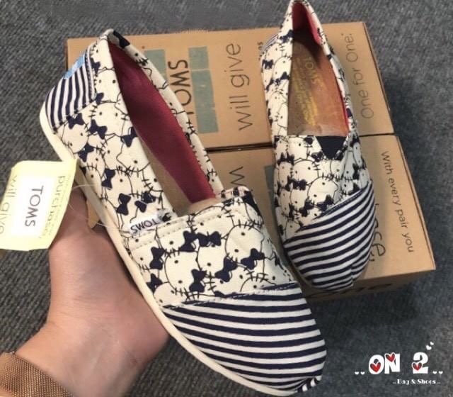 Toms Shoes พร้อมส่งค่ะส่งสุดฮิตรองเท้าสุดป๊อบมาทั้งลายNormal และลาย limited edition ใครรอรุ่นนี้อยู่ห้ามพลาดนะคะ