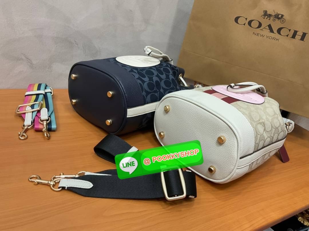 New arrival! 🌈น้องใหม่ล่าสุด สวยหรู ดูดีมากๆค่ะ! COACH DEMPSEY DRAWSTRING BUCKET BAG ((C4100//C4102)) พร้อมส่งที่ไทยค่ะ! กระเป๋าทรงขนมจีบ หนังแท้นิ่มสวยมากๆค่ะ จุดเด่นด้านหน้าปั้มโลโก้แบรนด์ ปากกระเป๋าแบบหูรูดใช้งานง่าย ภายในสามารถใส่ของจำเป็นในชี