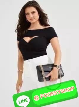 รุ่นใหม่ล่าสุด! พร้อมส่งครบสี GUESS ALENNA QUILTED FLAP CROSSBODY กระเป๋าสะพายไหล่&ครอสบอดี้ หนังสวยหรู อะไหล่ทอง เปิดปิดด้วยกระดุมแม่เหล็ก มีช่องเล็กด้านหน้าหนึ่งช่อง ด้านในใส่กระเป๋าสตางค์ยาว มือถือได้ทุกรุ่น พร้อมช่องซิปแยกให้ มาพร้อมสายสะพายไหล่ปรับได