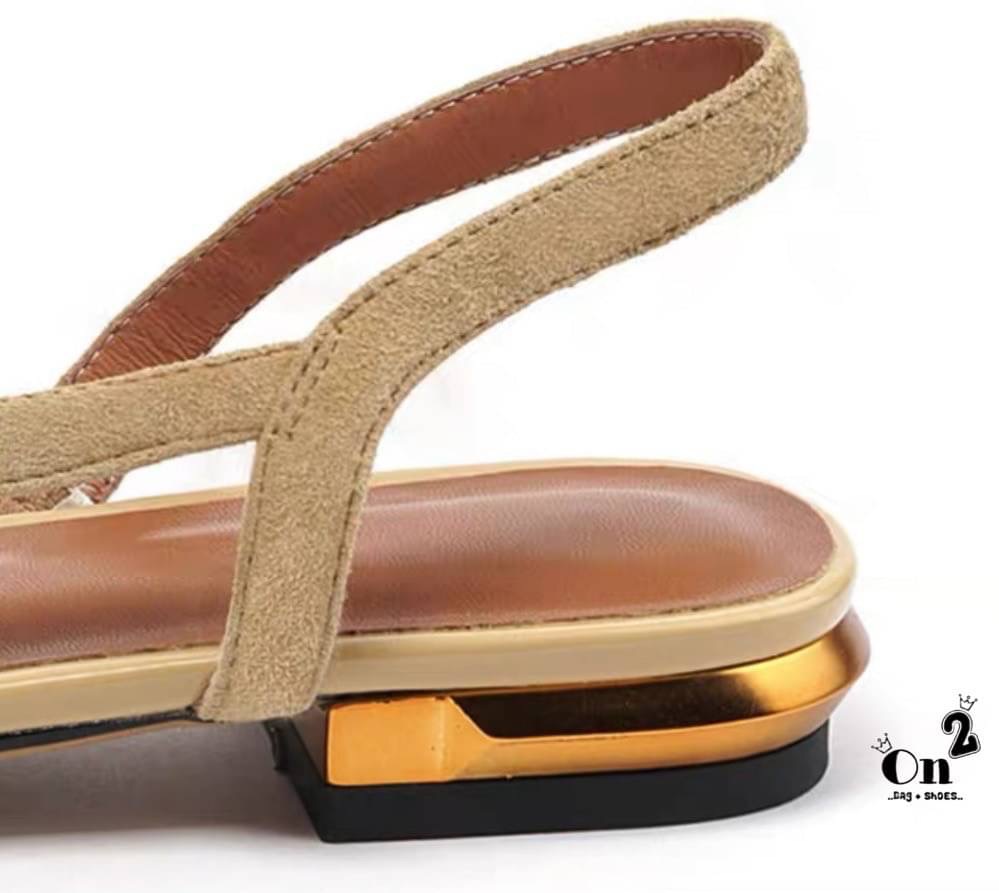 พร้อมส่งรองเท้าหัวคัชชูเปิดหลังรัดข้อเท้า หน้าแต่งอะไหล่ทองเหลือง สไตล์แบรนด์ส้นเป็นอะไหล่ทองสวยหรู สายรับปรับได้ คู่นี้ใส่แมทกับชุดได้ง่ายทั้งกางเกงและกระโปรงได้หมดทรงสวย