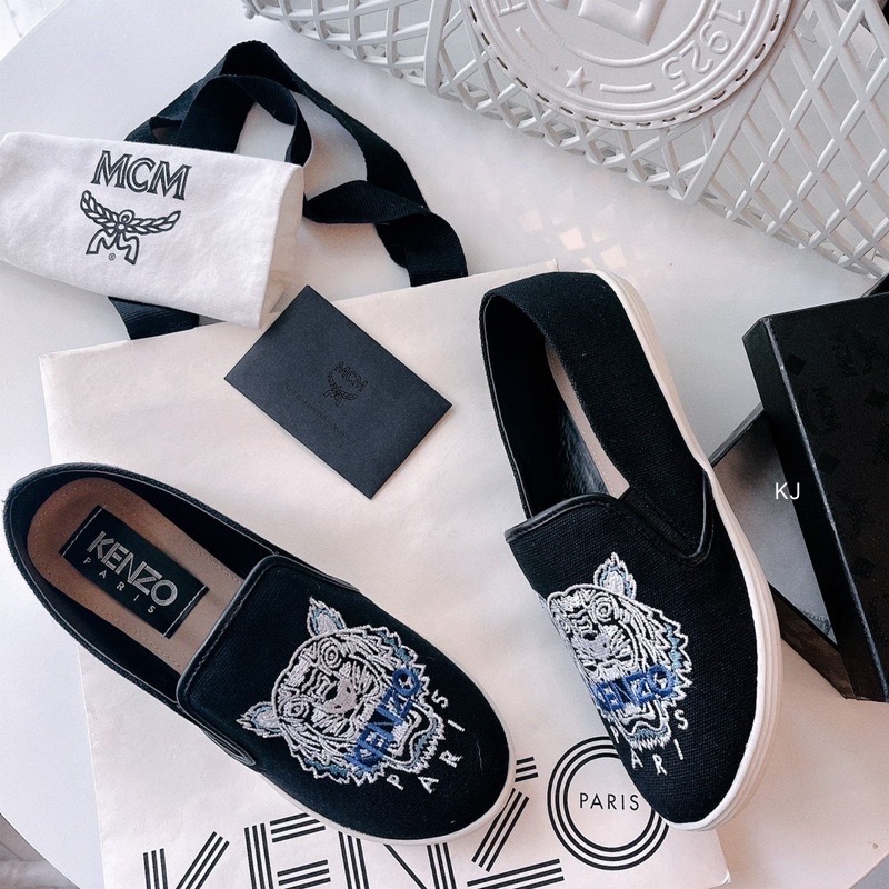 แบบขายดี พร้อมส่ง รีพีทอีกรอบคะ รองเท้าคัทชู Kenzo วัสดุทำจากผ้าแคนวาสปักหน้าเสือ พื้นรองเท้าเป็นยางซิลิโคน ใส่ดีน่ารัก