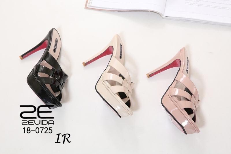 รีพีทแบบขายดี!!! พร้อมส่ง ควรค่าแก่การมีติดไว้ในคอลเลคชั่นรองเท้าคู่โปรดของคุณสุดๆ กับรองเท้าส้นสูง วัสดุหนังเงานิ่ม ส้นสูง 4.5 นิ้ว เสริมหน้า 1 นิ้ว ทรงสวย ใส่สวยอีกหนึ่งรองเท้าที่จะทำให้คุณดูดีได้กว่าที่เคย