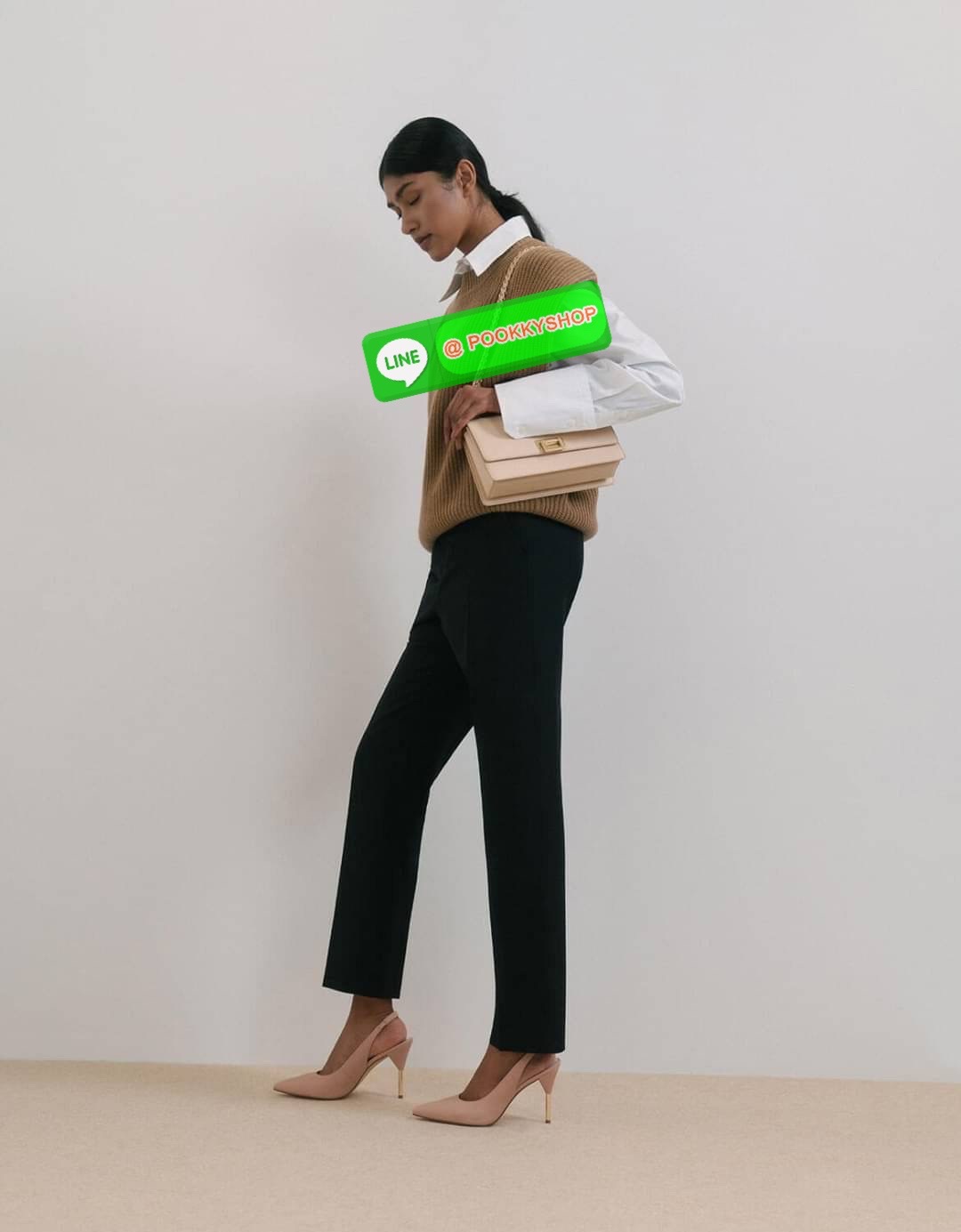 Restock พร้อมส่งครบสีค่า เพิ่มความหรูหราให้คุณกับใบนี้เลยค่ะ Charles & Keith Chain Strap Shoulder Bag กระเป๋าสะพายสายโซ่วางอยู่ทรง วัสดุหนังลายเกรน ตัดกับอะไหล่สีทองหรูหราลงตัว เปิดปิดแบบตัวดันล็อก ด้านในมีช่องซิปเล็ก1 ช่อง จุของได้ดี ใส่กระเป๋าเงินใบยาวไ