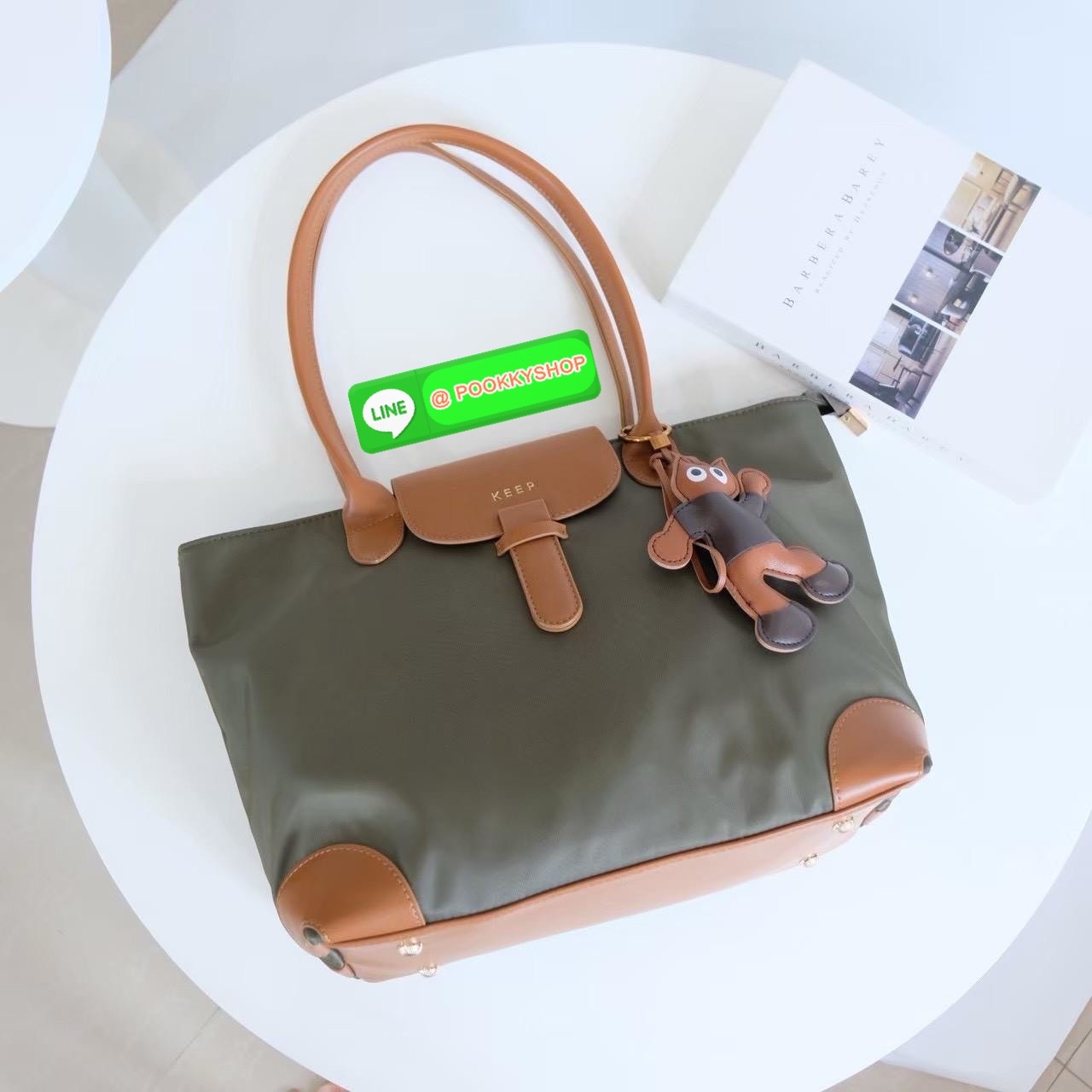 👜 KEEP รุ่น Champagne Everyday Bag ยอดฮิตที่ตอบโจทย์ทั้งสไตล์และฟังก์ชัน ✨ ฟังก์ชันที่ใช่ • ผลิตจาก ผ้าไนลอนนาโนกันน้ำ เอกสิทธิ์เฉพาะ KEEP • น้ำหนักเบาพิเศษ พกง่าย ใช้สะดวกทุกวัน • ปากกระเป๋ามี ซิปปิดแน่นหนา ของไม่ตกหล่นง่าย