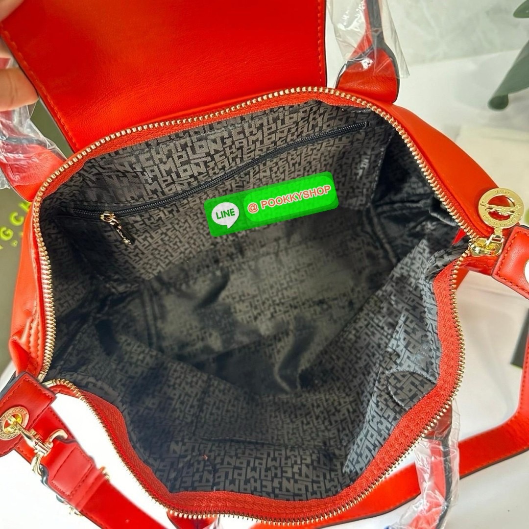 LONGCHAMP Le Pliage Xtra L Leather Handbag 🔖กระเป๋าสะพายคอสบอดี้ รุ่นใหม่โด่ดเด่นลูกเล่นของลูกปัดห้อยสีสันสดใส ทำให้กระเป๋าดูมีลูกเล่นมากขึ้น 🔖วัสดุ : หนังวัวทั้งใบนิ่มน่าสัมผัส 🔖เปิด-ปิดแบบกระดุมแป็ก มีซิปปิดปากกระเป๋าอีกชั้น ป้อง