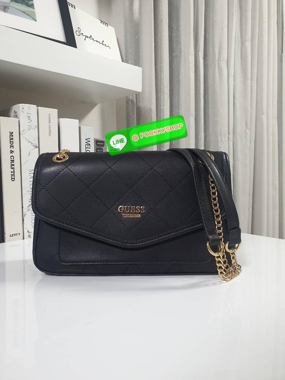 รุ่นใหม่ล่าสุด! พร้อมส่งครบสี GUESS ALENNA QUILTED FLAP CROSSBODY กระเป๋าสะพายไหล่&ครอสบอดี้ หนังสวยหรู อะไหล่ทอง เปิดปิดด้วยกระดุมแม่เหล็ก มีช่องเล็กด้านหน้าหนึ่งช่อง ด้านในใส่กระเป๋าสตางค์ยาว มือถือได้ทุกรุ่น พร้อมช่องซิปแยกให้ มาพร้อมสายสะพายไหล่ปรับได