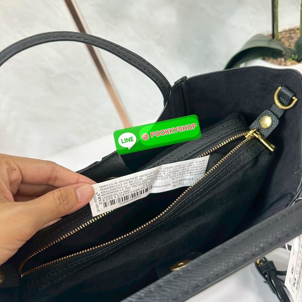 ZARA MINI CITY BAG WITH TOPSTITCHING กระเป๋าถือ /สะพายข้างยกระดับลุคของคุณด้วยกระเป๋ามินิซิตี้ดีไซน์โมเดิร์น โดดเด่นให้กับทุกสไตล์การแต่งตัว