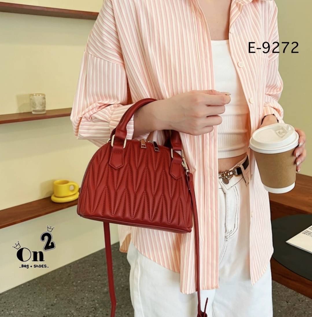 Hot item 🔥🔥 กระเป๋ามาใหม่สไตล์เกาหลี ทรงโดมงานซิปคู่ ตัวกระเป๋าปักลายแน่นๆ มาพร้อมสายสะพายยาวถอดออกถือได้ค่ะ พร้อมส่ง 4 สีค่ะ