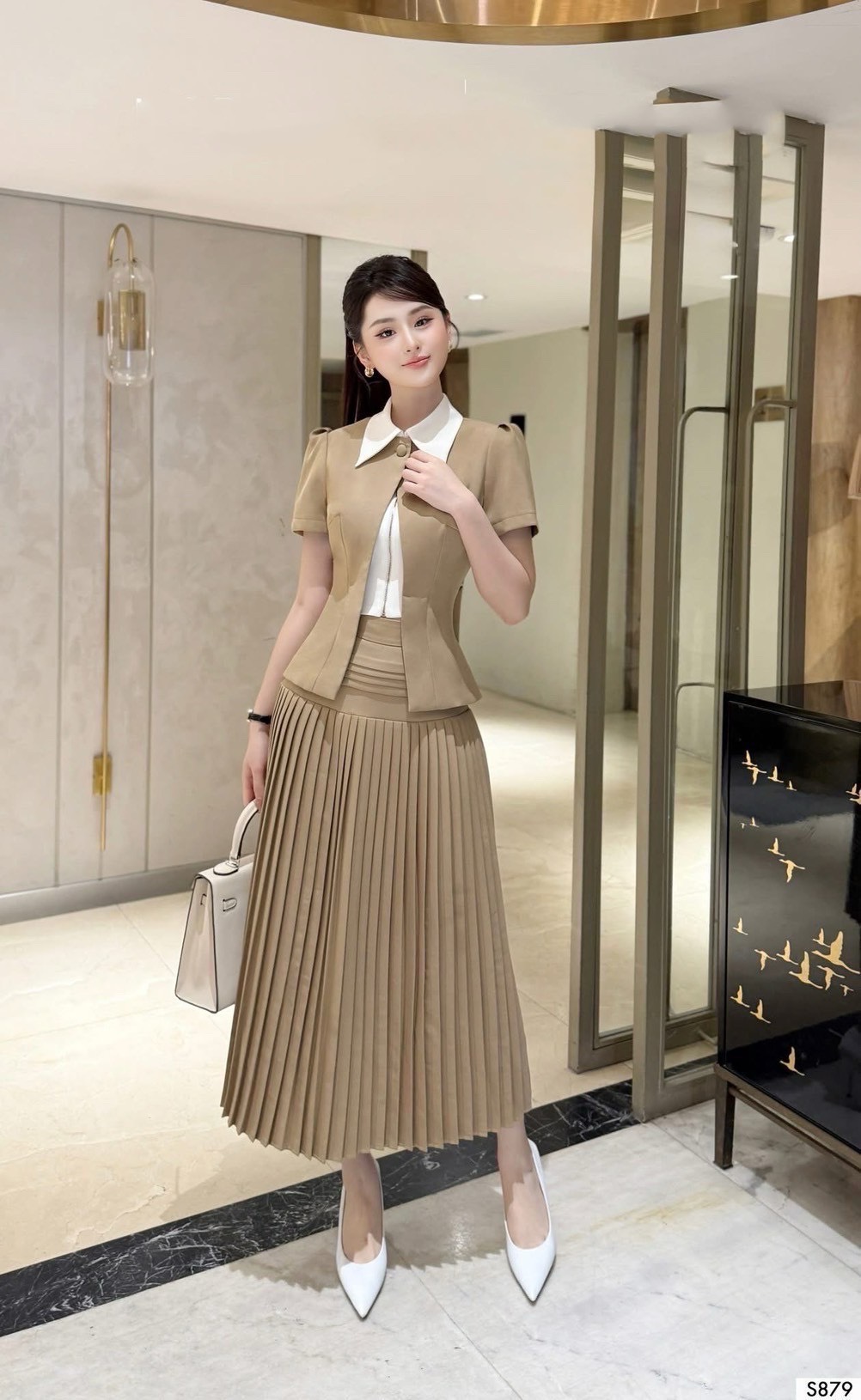 ชุดเซทแฟชั่น Set 3 สุดคุ้ม เสื้อเบเซอร์แขนสั้นสีครีม ดีไซน์แต่งเว้าหน้า