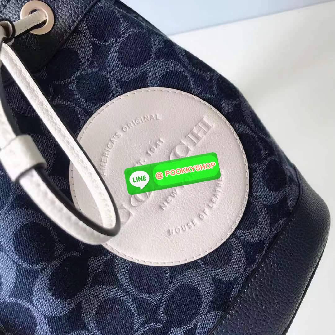 New arrival! 🌈น้องใหม่ล่าสุด สวยหรู ดูดีมากๆค่ะ! COACH DEMPSEY DRAWSTRING BUCKET BAG ((C4100//C4102)) พร้อมส่งที่ไทยค่ะ! กระเป๋าทรงขนมจีบ หนังแท้นิ่มสวยมากๆค่ะ จุดเด่นด้านหน้าปั้มโลโก้แบรนด์ ปากกระเป๋าแบบหูรูดใช้งานง่าย ภายในสามารถใส่ของจำเป็นในชี
