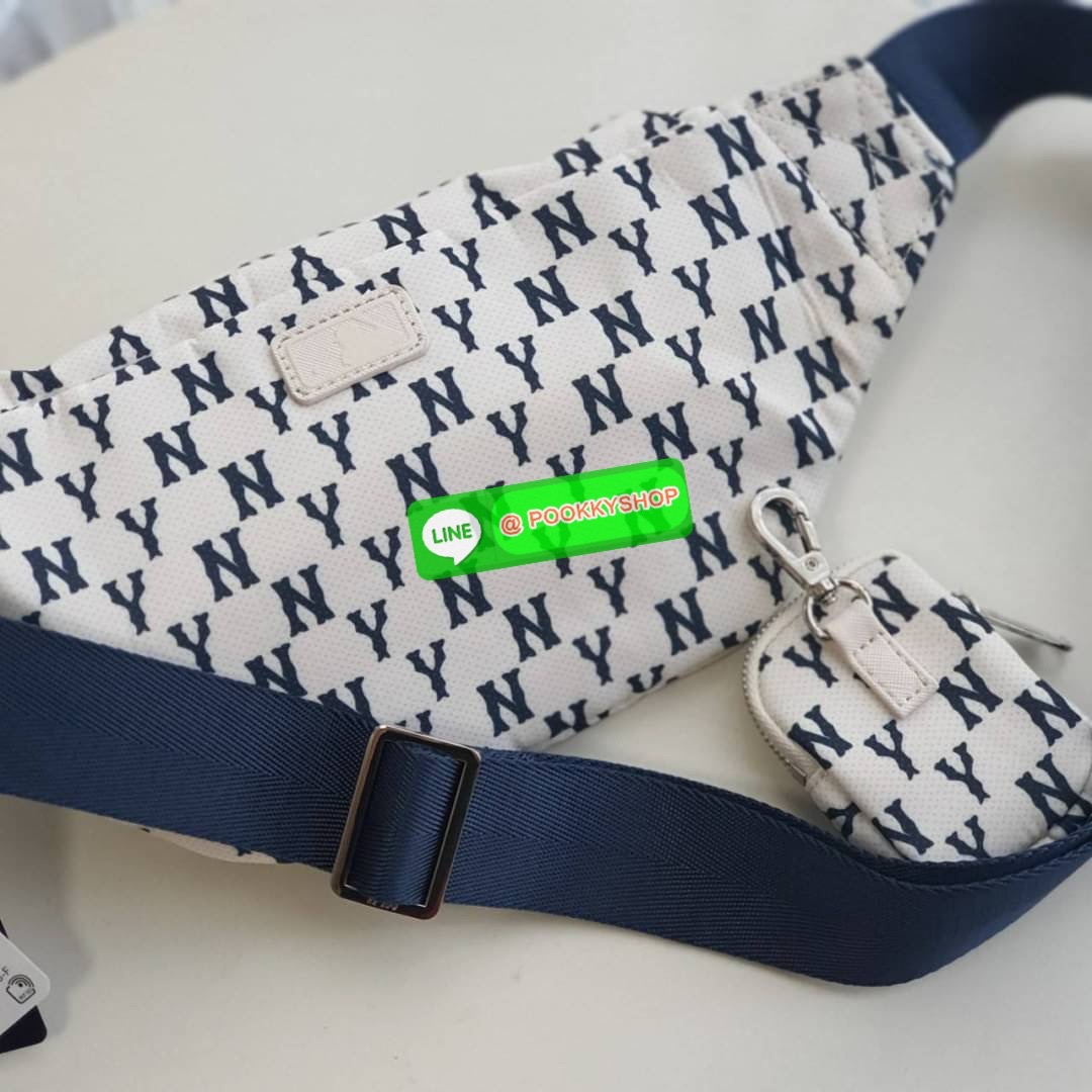 New collection!!! MLB MONOGRAM HIP SACK NEW YORK YANKEES กระเป๋าทรงคาดอก คาดเอว สะพายไหล่ จากแบรนด์ดัง MLB เป็นรุ่นยอดฮิต อีกคอลเลคชั่นที่ขายดี วัสดุ ผ้า NYLON กันน้ำ ด้านหน้าปักโลโก้แบรนด์ อะไหล่แบรนด์ ด้านใน มีช่องซิปแยก 1 ช่อง และ ช่องหลักใหญ่ 1 ช่อง ม