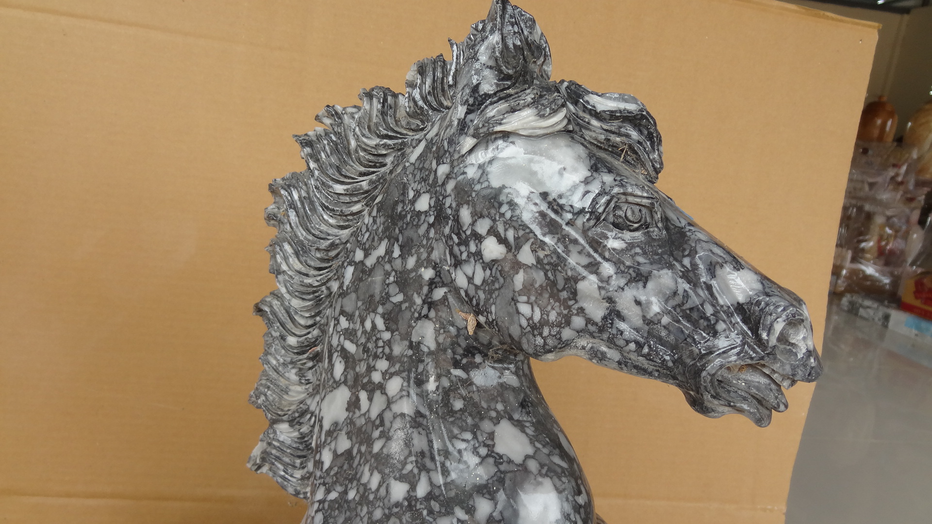 ม้าดำพยศ หินอ่อนแกะสลักขนาด สูง 70 กว้าง 55 เซนติเมตร (1 คู่ )