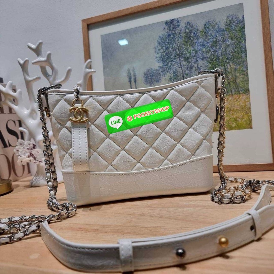 🔆 Model Chanel medium gabrielle bag 🔆 Details สวยคลาสสิค No.1 ต้องยกให้ไอเท็มนี้เท่านั้น กับกระเป๋าสะพายซิกเนเจอร์ ดีไซน์ไม่เหมือนใคร เป็นเอกลักษณ์ ใช้งานได้หลากหลาย สะพายได้ไม่ซ้ำ สายสะพายปรับได้ สะพายได้หลายแบบ