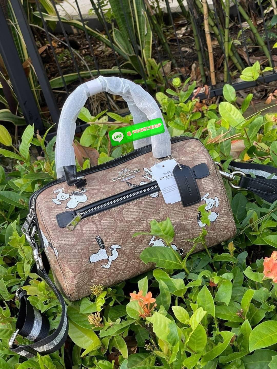 ðCoach C4118 X Peanuts Rowan Satchel In Signature Canvas With Snoopy Print āļāļļāļāđāļāđāļāļāļāļāļāļĢāļ°āđāļāđāļēāļāļĢāļsatchel bag āļāļ·āļāļĢāļđāļāļāļĢāļāļāļāļāļāļĢāļ°āđāļāđāļēāļāļđāđāļāđāļāđāļĢāļ āļĄāļąāđāļāļāļ āđāļĄāđāđāļŠāļĩāļĒāļāļĢāļāļāđāļēāļĒ āļĄāļēāļāļĢāđāļāļĄāļŦāļđāļŦāļīāđāļ§āļāļĩāđāļāđāļēāļāļāļāļāļāļāļāļĢāļ°āđāļāđāļē āļĨāļēāļĒāđāļāļāļ§āļēāļŠāđāļāļāļŠāļāļđāļāļĩāđāļāļĩāđāļĄāļēāļ§āļēāļāļĨāļ§āļāļĨāļēāļĒāļĨāļāļāļāļāļĢāļ°āđāļāđāļēāđāļāđāļāļāļāļĨāđāļĨāļāļāļąāđ