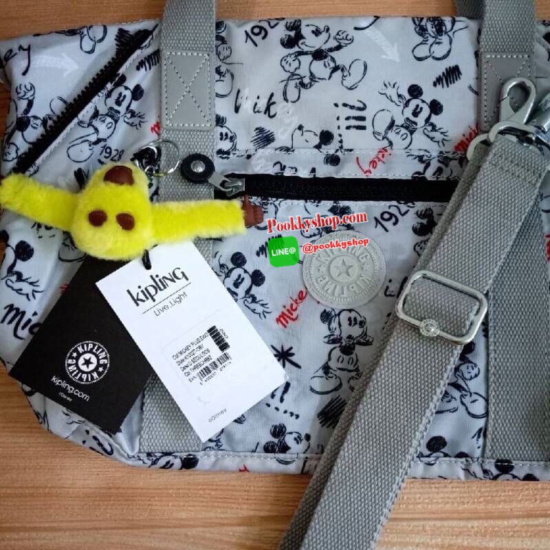 Disney's® 90 Years of Mickey Mouse Handbag 👍 รุ่น ART size M 👍กระเป๋าผ้าคิปลิงสะพายไหล่ได้ ครอสบอดี้ได้ มีสายยาวให้ 👍สามารถปรับสไตล์กระเป๋าได้2รูปแบบ เป็นtote หรือเก็บหูกระเป๋าก็ได้ 👍ช่องใหญ่ใส่ของได้จุ เปิดปิดด้วยซิป