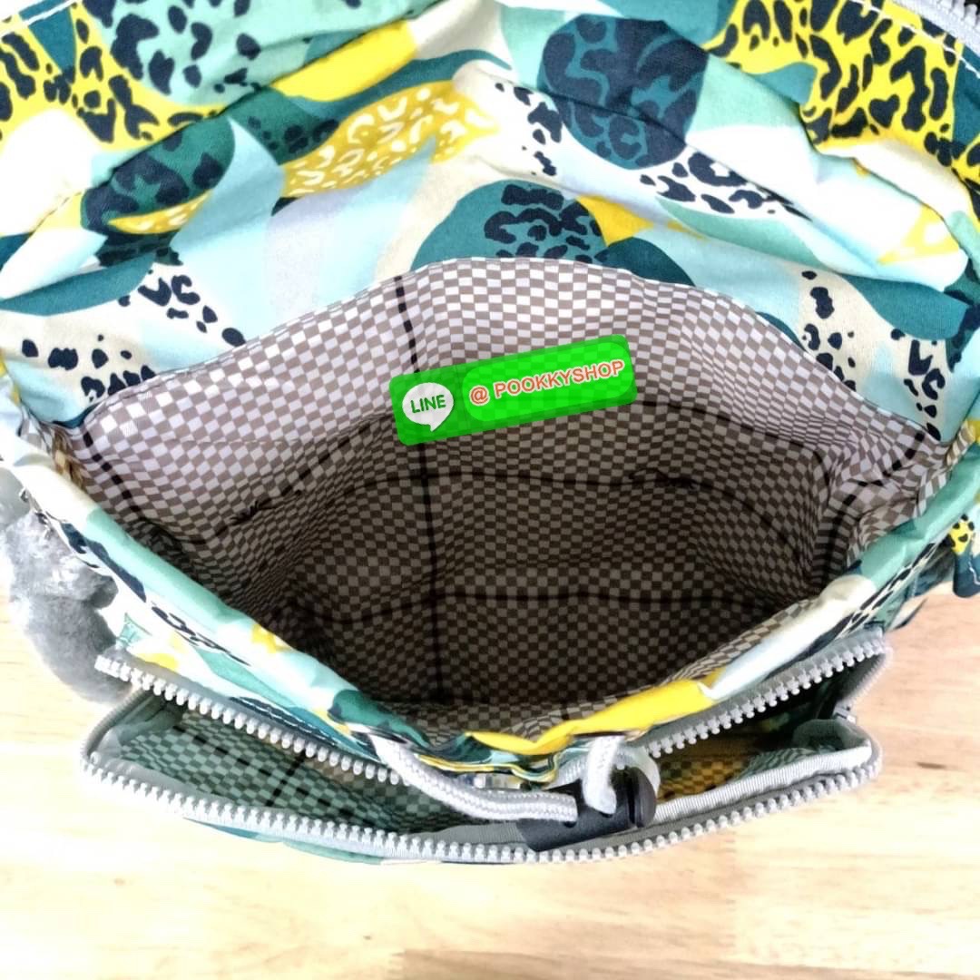 Kipling City Pack Medium Backpack กระเป๋าเป้ Kipling ขนาดกลาง วัสดุ Polyester 100% มีหูหิ้วด้านบน -ด้านหลัง มีซิปหลัง 1ช่องลึก -ด้านข้างมีช่องใส่ของเล็กน้อยทั้ง 2 ด้าน เปิด-ปิด ด้วยกระดุมแม่เหล็ก -ด้านหน้ามีช่องซิปใส่ของแยก 1 ช่อง และ ช่องปรับขนาดด้วยสายล