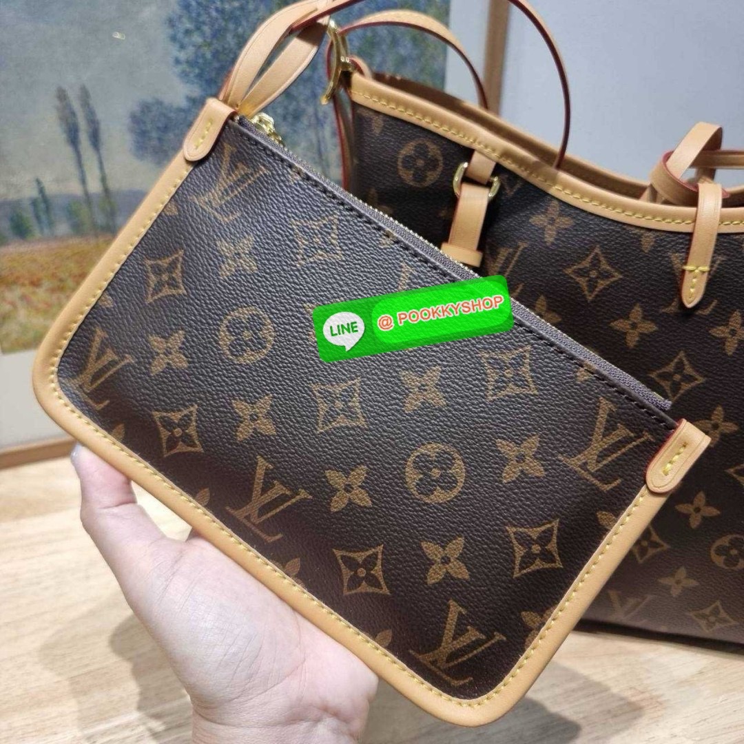 LV CARRYALL BAG 🔆 Details ใหม่ล่าสุด รุ่นลิมิเต็ดที่สาวๆตามหา จากเคาน์เตอร์ dutyfree กระเป๋าสะพายไหล่ทรงสวย ดีไซน์เรียบง่ายคลาสสิค หรู ดูผู้ดี รูปทรงใช้งานง่าย มาพร้อมใบลูก ไว้เก็บของจุกจิก ปากกระเป๋ามีสายหนังผูกกันของหล่นได้และยังมีกระดุมแม่เหล็ก