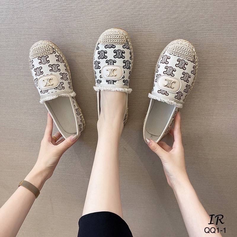 รีพีทแบบขายดี พร้อมส่ง ปีนี้ ใครไม่รู้จัก Loewe คือ พลาดมาก แบรนด์ดัง จากเยอรมัน ผ้าแคนวาสดีเทลลายสวย แต่งอะไหล่ สวยมาก แกรนมาก น่ารักมาก ปีนี้