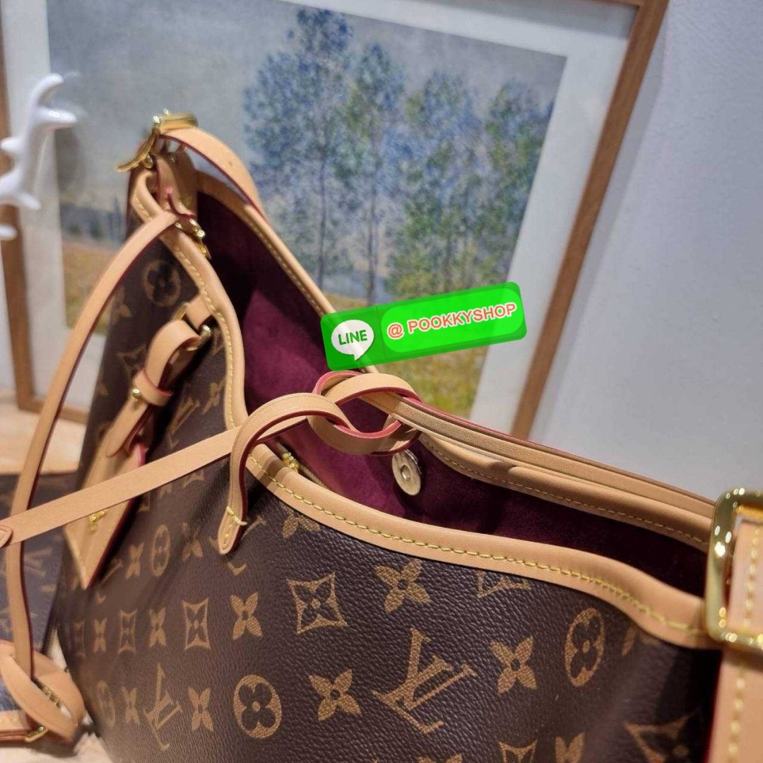LV CARRYALL BAG 🔆 Details ใหม่ล่าสุด รุ่นลิมิเต็ดที่สาวๆตามหา จากเคาน์เตอร์ dutyfree กระเป๋าสะพายไหล่ทรงสวย ดีไซน์เรียบง่ายคลาสสิค หรู ดูผู้ดี รูปทรงใช้งานง่าย มาพร้อมใบลูก ไว้เก็บของจุกจิก ปากกระเป๋ามีสายหนังผูกกันของหล่นได้และยังมีกระดุมแม่เหล็ก