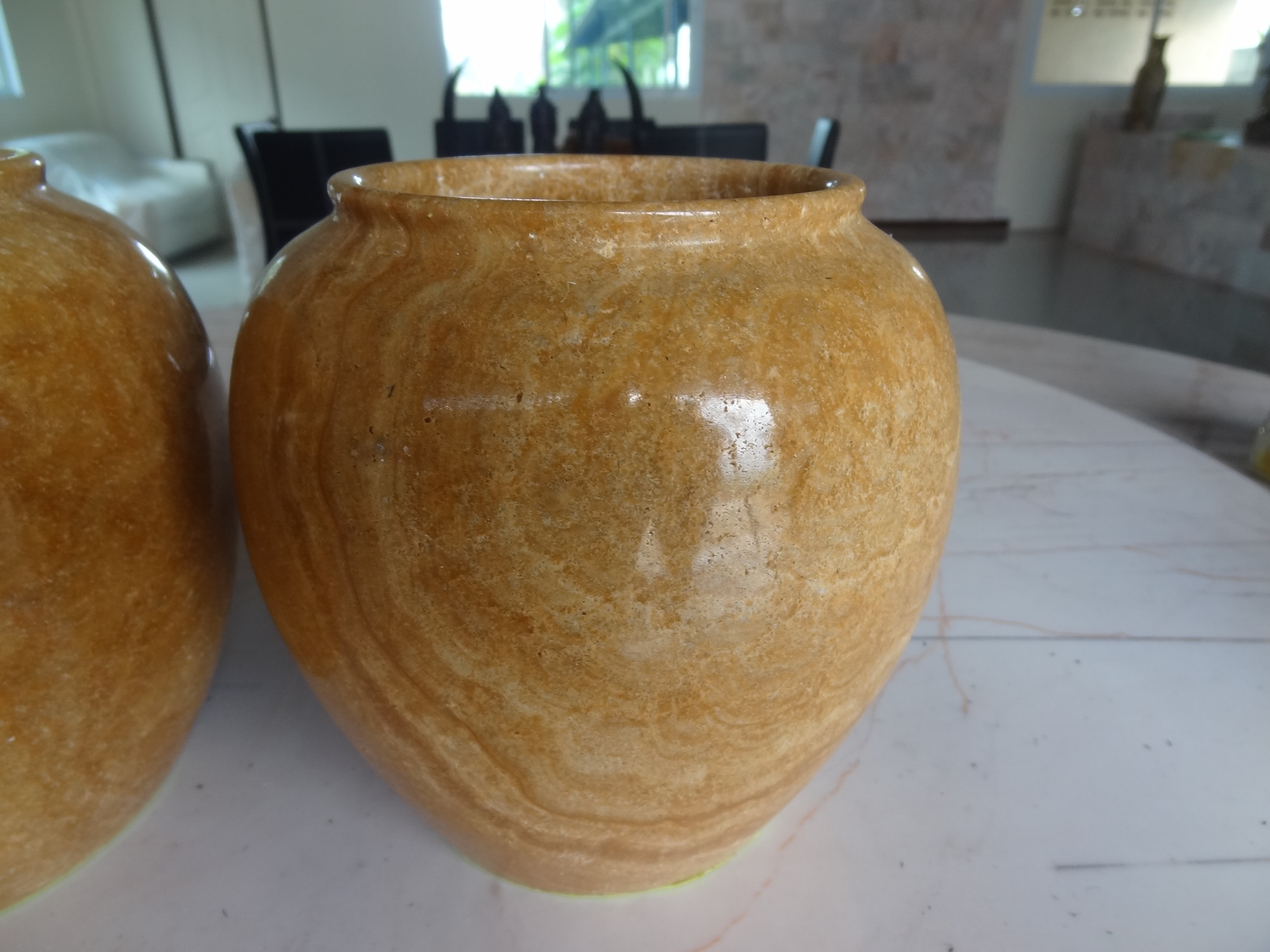 โอ่งหินอ่อนใบเล็ก ขนาดสูง 20 เซนติเมตร กว้าง 20 เซนติเมตร