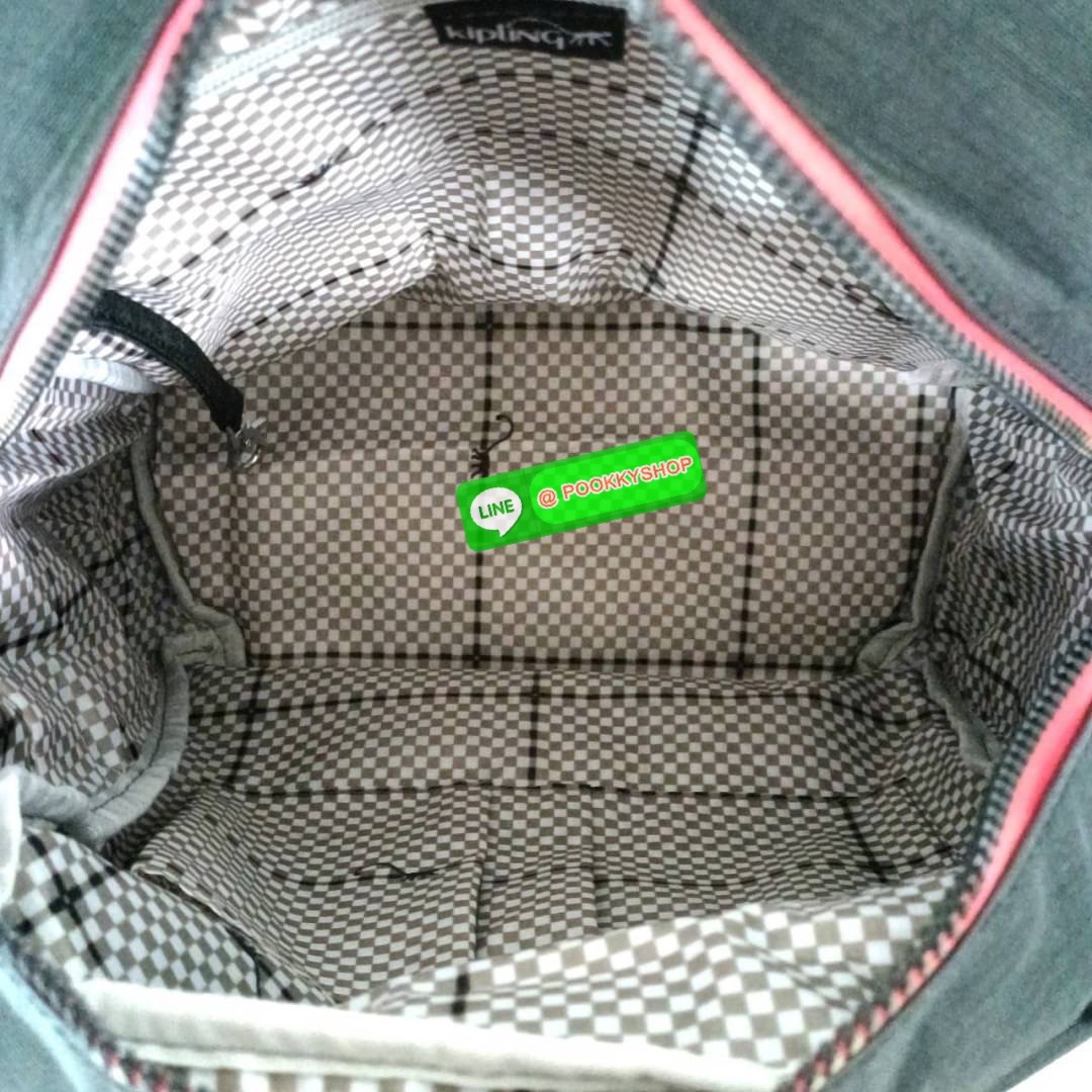 Kipling City Pack Medium Backpack กระเป๋าเป้ Kipling ขนาดกลาง วัสดุ Polyester 100% มีหูหิ้วด้านบน -ด้านหลัง มีซิปหลัง 1ช่องลึก -ด้านข้างมีช่องใส่ของเล็กน้อยทั้ง 2 ด้าน เปิด-ปิด ด้วยกระดุมแม่เหล็ก -ด้านหน้ามีช่องซิปใส่ของแยก 1 ช่อง และ ช่องปรับขนาดด้วยสายล