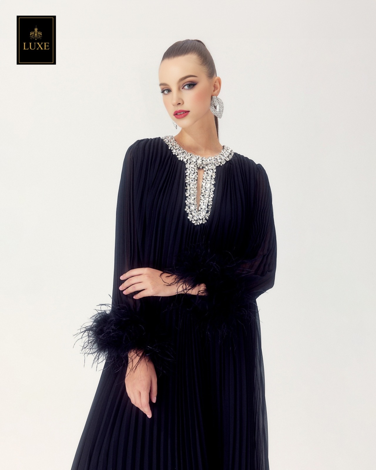 เดรสแฟชั่น เดรสแขนยาว กระโปรงบานตัวปล่อย คัตติ้งประณีต กรุยกราย