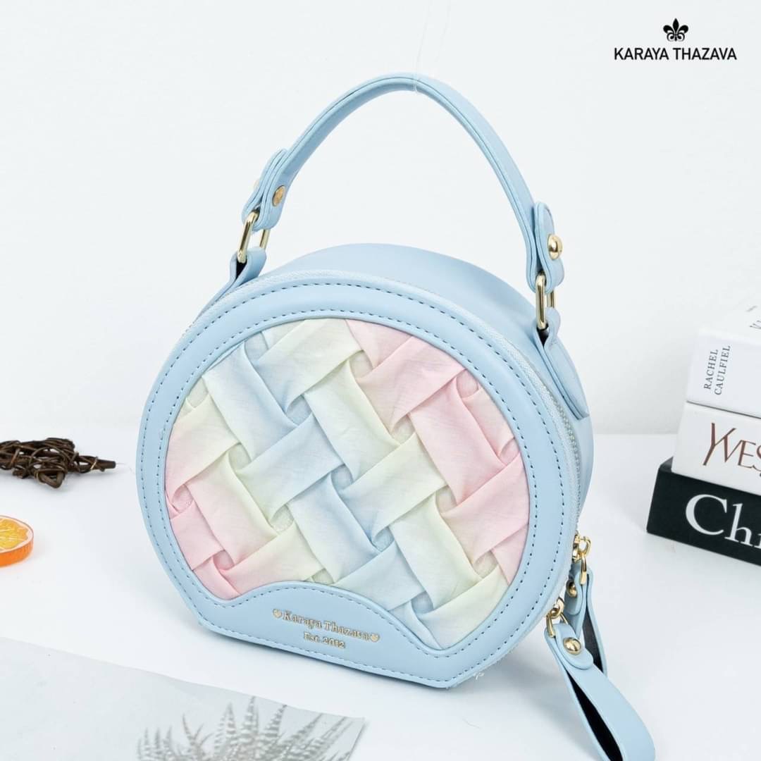 แบรนด์แท้ Karaya ทรงกลมน่ารัก สีสวย มี 2 ช่องใช้งาน ถือได้สะพายข้างได้ งานขายดีคะ ทรงสวยขนาดกำลังน่ารัก