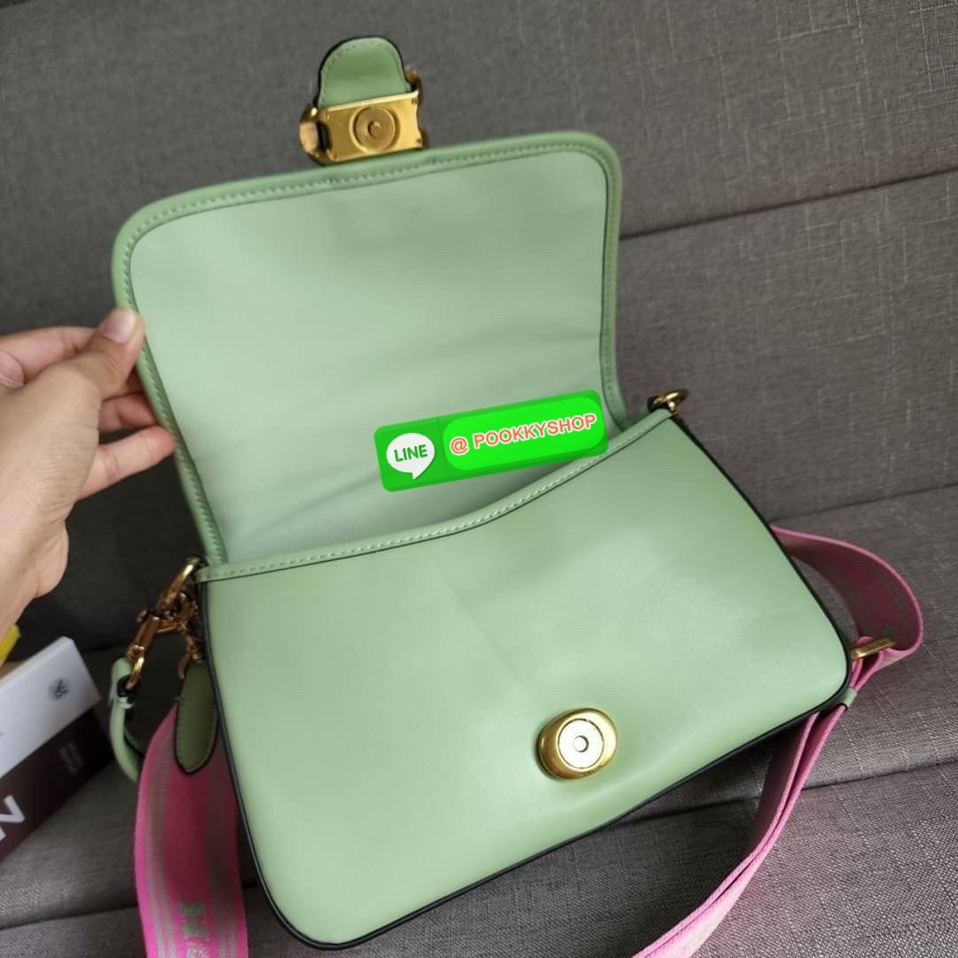 COACH SOFT TABBY SHOULDER BAG (COACH C9804) กระเป๋าข้างเรียบหรู ใบเดียวสะพายได้หลายสไตล์ มีสายสะพายให้ถึง 3 เส้น ปรับเปลี่ยนสไตล์ได้หลายลุควัสดุหนังแท้ทั้งใบ สัมผัสนิ่มมือ น้ำหนักเบา เปิดปิดแบบกระดุมแม่เหล็กเป็นอะไหล่โลโก้แบรนด์ตัวใหญ่ โดดเด่น ภายในกระเป๋