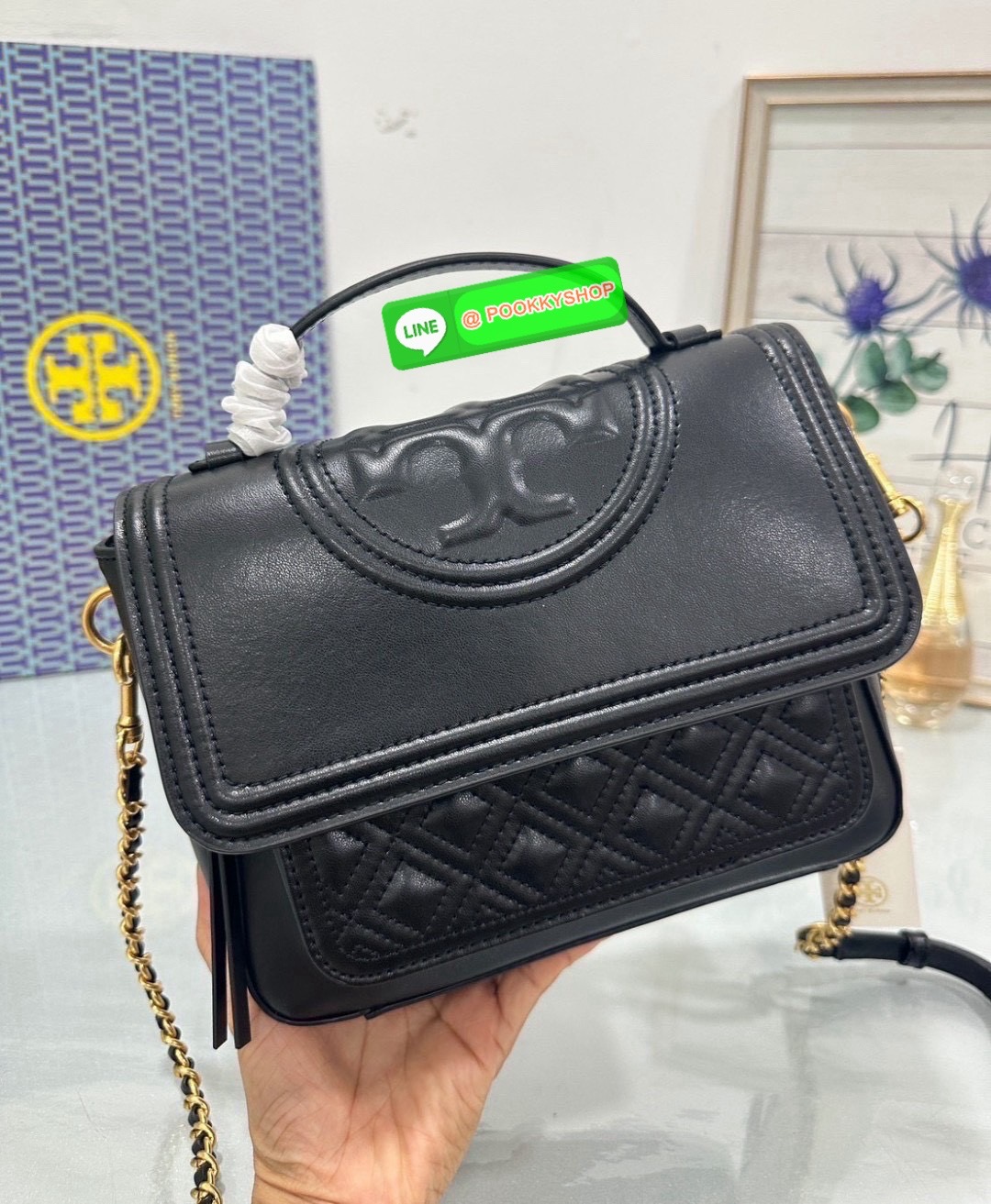 “🖤 Tory Burch Fleming Soft Mini Top Handle – หนังแท้นุ่ม ลาย Quilt หรูมีสไตล์ ถือก็สวย สะพายก็แพงในลุคเดียว ✨