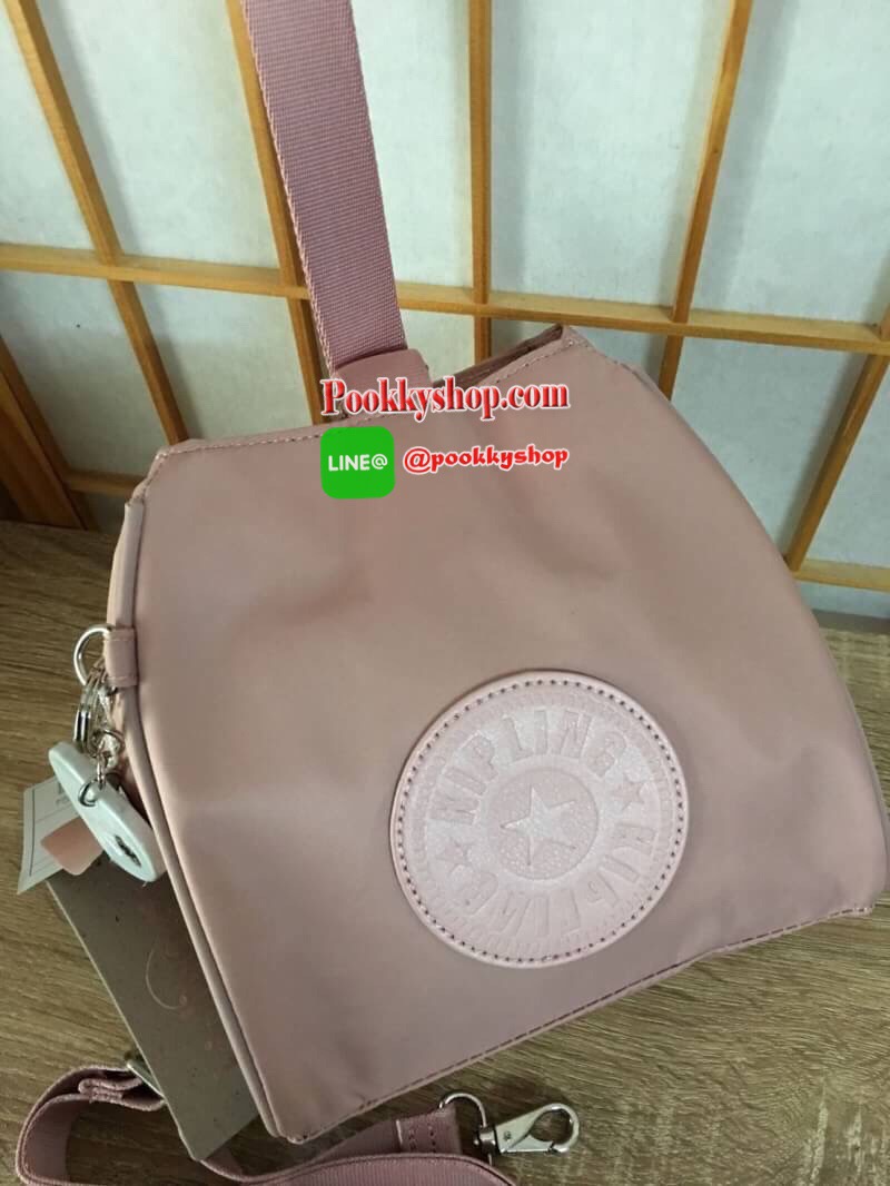 NEW ARRIVAL! Kipling 2Way Mini Bucket Bag กระเป๋าถือหรือสะพาย 2Way ขนาดมินิรุ่นใหม่ทรงขนมจีบวัสดุ Nylon & Polyester 100% น้ำหนักเบา พวงกุญแจรูปหัวใจปั้มแบรนด์คอลเลคชั่นพิเศษถอดแยกใช้ได้ เปิดปิดสไตล์ Drawstring มีกระดุมคาดกลาง ภายในมีโลโก้ ช่องซิป ช่องใส่ข