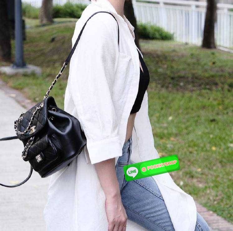 Hot item! Chanel duma backpack กระเป๋าเป้ ไซส์น่ารัก ไอเท็มยอดฮิตจากเคาน์เตอร์ dutyfree รูปทรงทันสมัย วัสดุหนังแกะสัมผัสนิ่ม ดีเทลความสวยมากมาย ทั้งสายรูดเก็บปาดกระเป๋า หรือจะช่องเปิดด้านหน้า ก็ดูหรูไปหมด ภายในโล่งกว้าง ใส่ของสำคัญได้ครบ สายสะพายปรับได้ตา