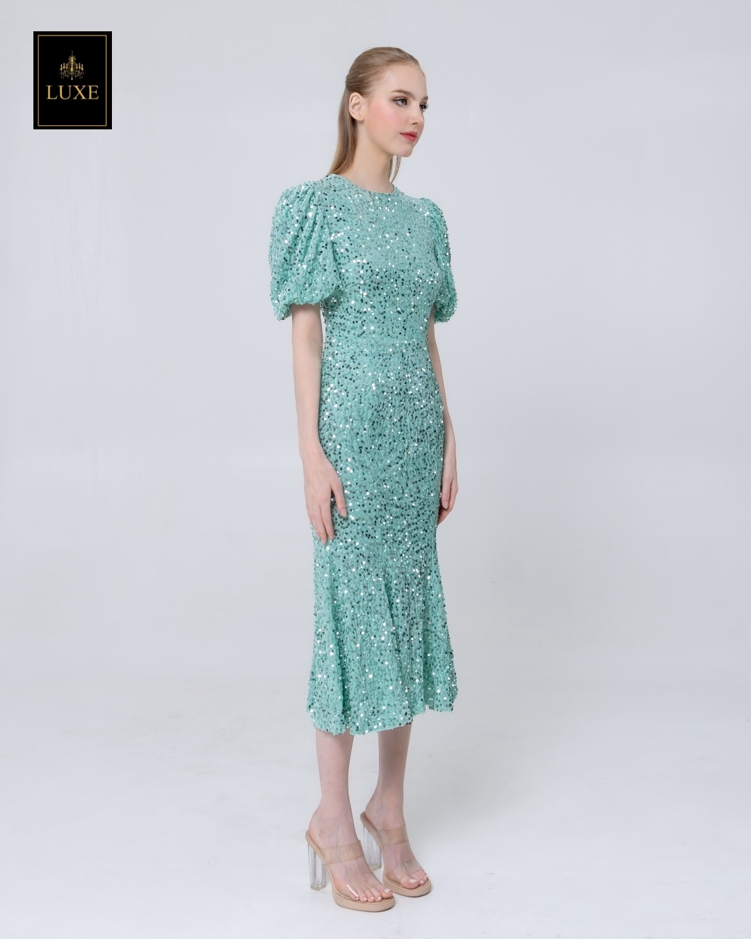 เดรสแฟชั่น เดรสเสื้อคอกลม แขนสั้นปลายแขนพอง ชายกระโปรงบานเล็กน้อย