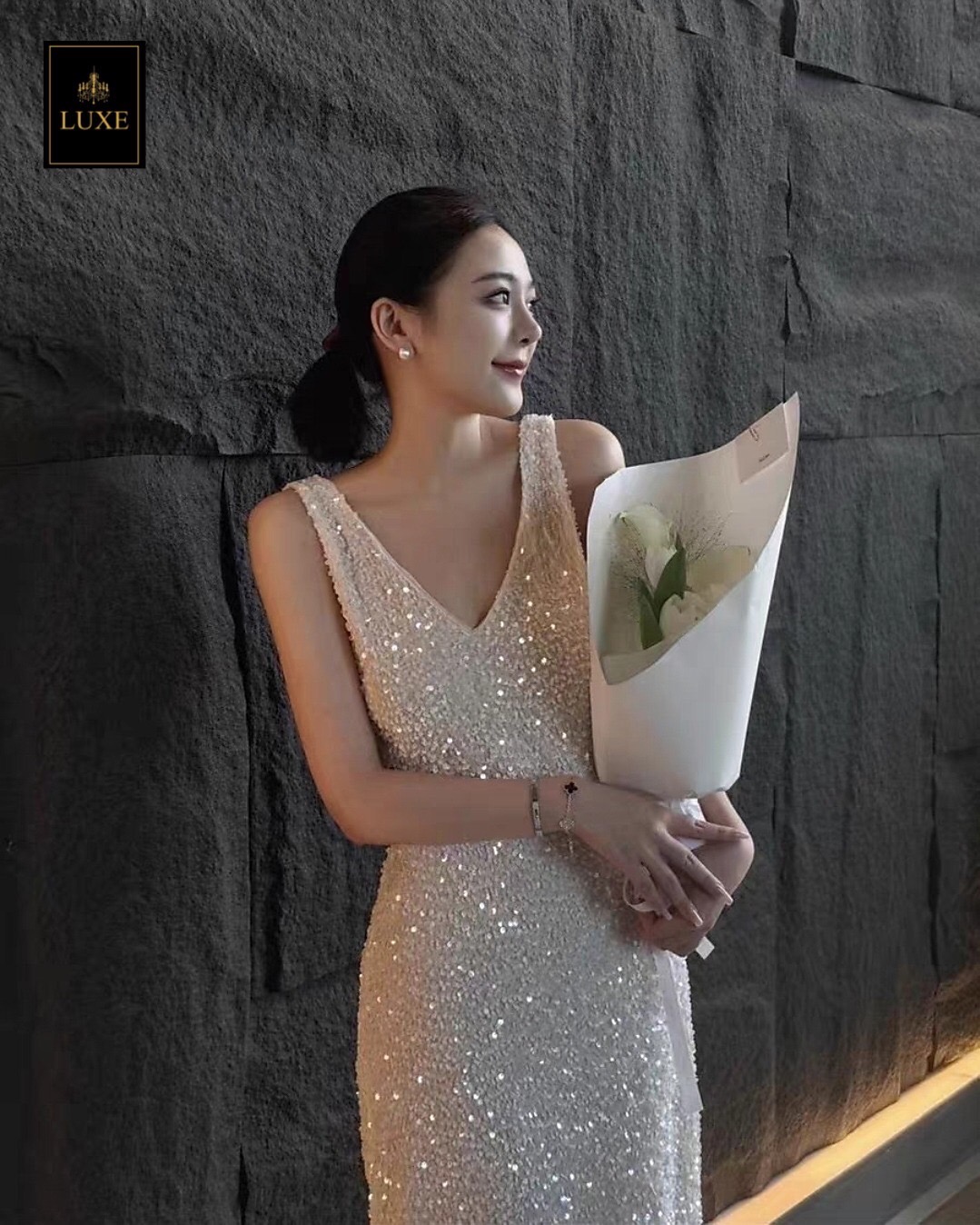 เดรสแฟชั่น เดรสเสื้อคอวีแขนกุด ทรงเข้ารูป