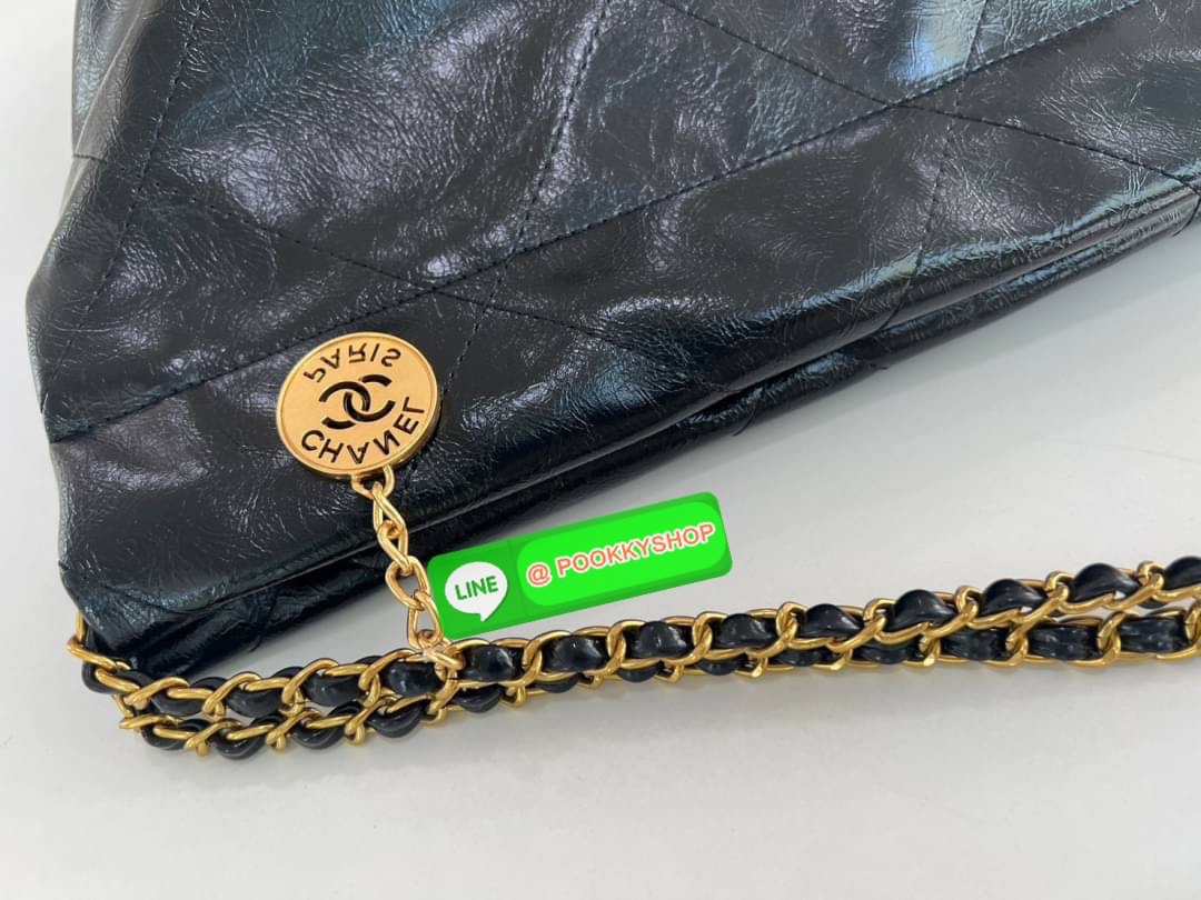 New Arrivals!!! CHANEL BAG VIP GIFT WITH PURCHASE (GWP) พรีเมี่ยมกิ๊ฟสุดหรู วัสดุหนังแกะสังเคราะห์นุ่ม ลื่น มันเงา อะไหล่ทองหรูหรา ไอเท็มมาแรง เกินต้านน ดีเทลเรียบๆแต่หรูหรา ใช้ได้ทุกโอกาศ เปิด-ปิด ด้วยกระดุมแม่เหล็ก ภายในโล่ง มีช่องซิป มาพร้อมใบลูกใส่ตัง