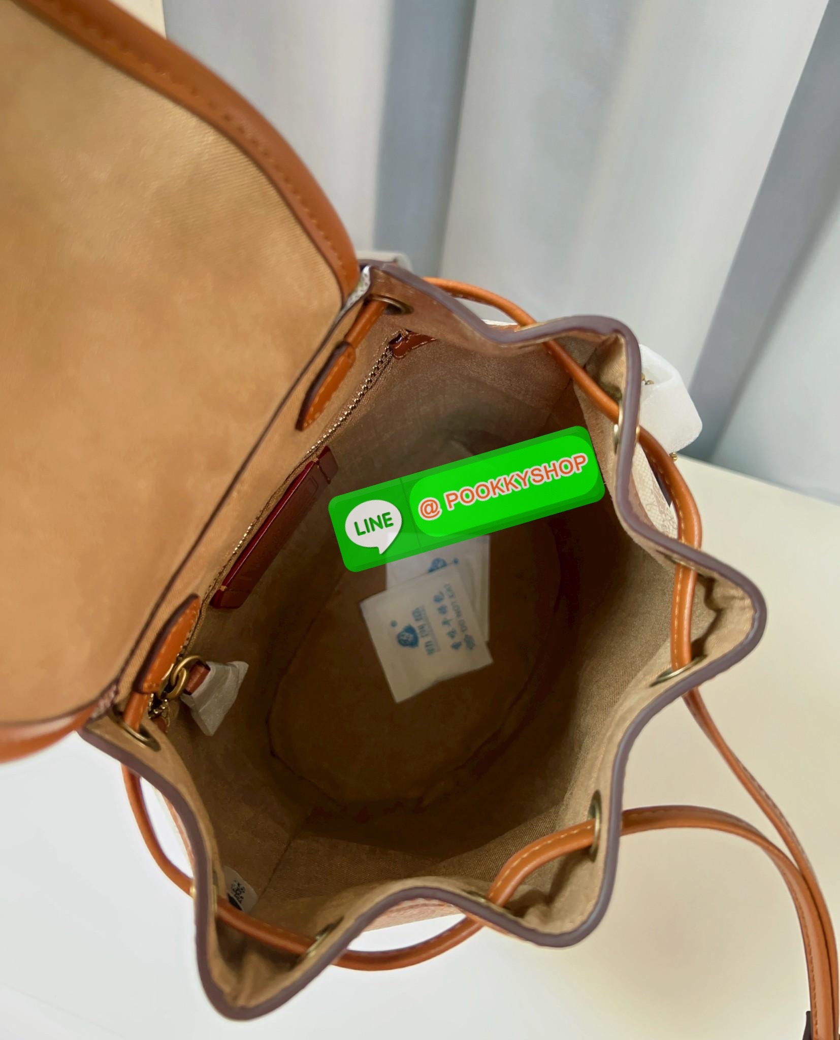 NEW ARRIVAL! **สินค้าเข้าใหม่** COACH HARPER BACKPACK WITH HORSE AND CARRIAGE PRINT ((CAM31)) 🔖พร้อมส่งใหม่ล่าสุด! กระเป๋าสะพายมีหูหจับด้านบน ที่สามารถพกพาไปไหนมาไหนได้ตลอดเวลา หนังแท้อย่างดีนิ่มสวย((หนังไม่แข็งทื่อนะคะ))ตัวกระเป๋าปริ้นท์ลายรถม้าอ