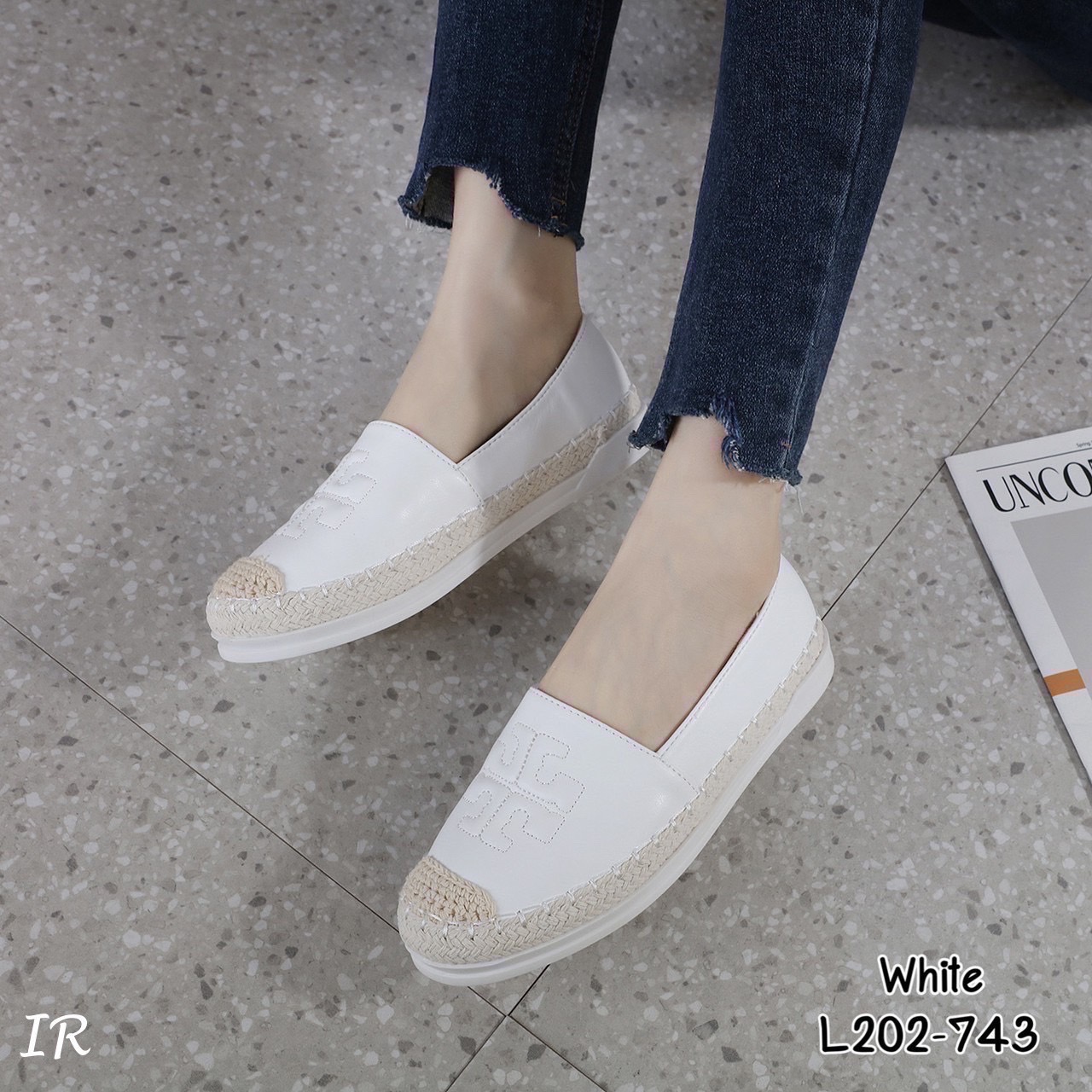 รีพีทแบบขายดี!! พร้อมส่ง รองเท้า slip on หนังPUนิ่มทรงสวยปั๊มลายนูน Tory พื้นนิ่ม ขอบปอแน่น พื้นหนา 2 เซน พร้อมกล่อง งานดีใส่สวยมาก